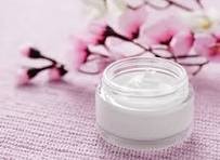 "كتابة مقالات متخصصة في الوصفات الطبيعية والجمال بأسلوب شيق وحصري.