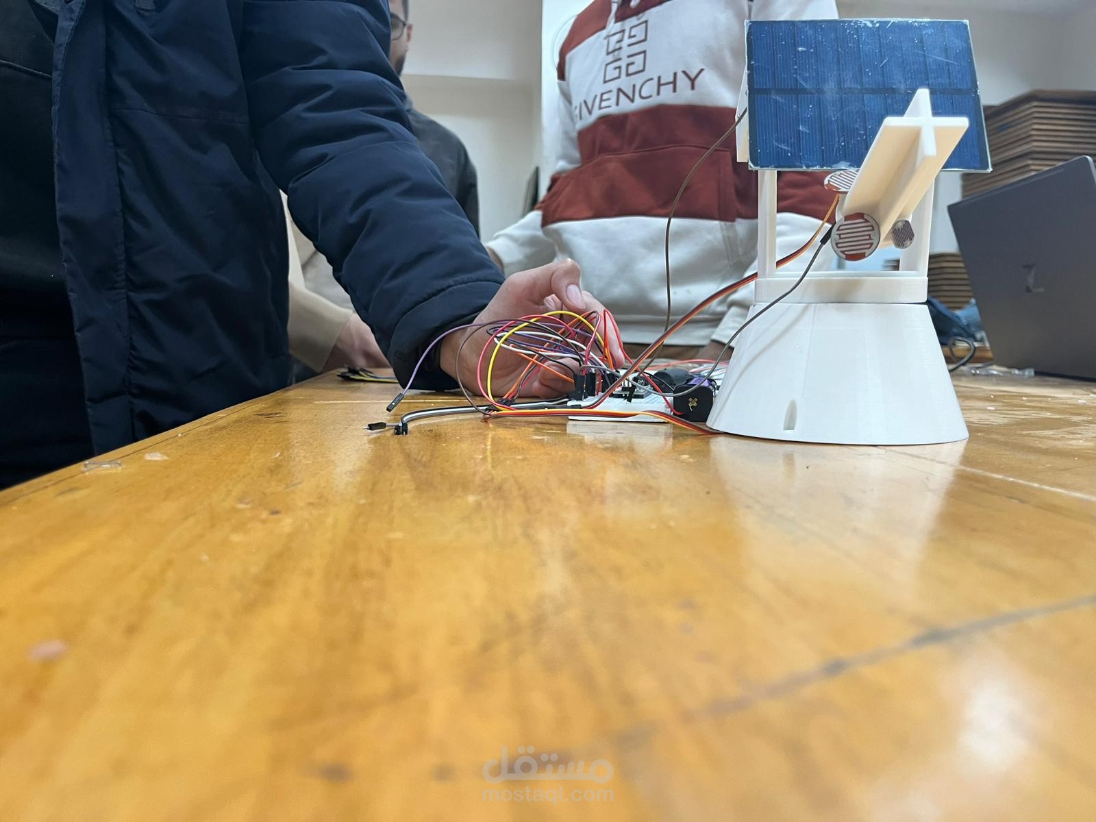 نظام تتبع الطاقة الشمسية