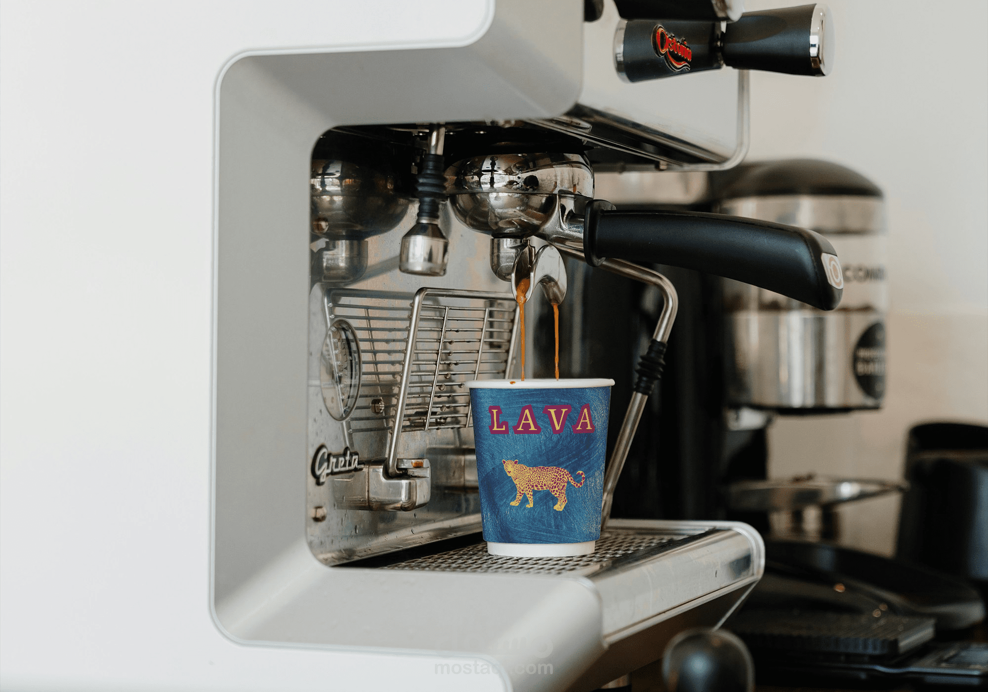 كوب بشعار lava