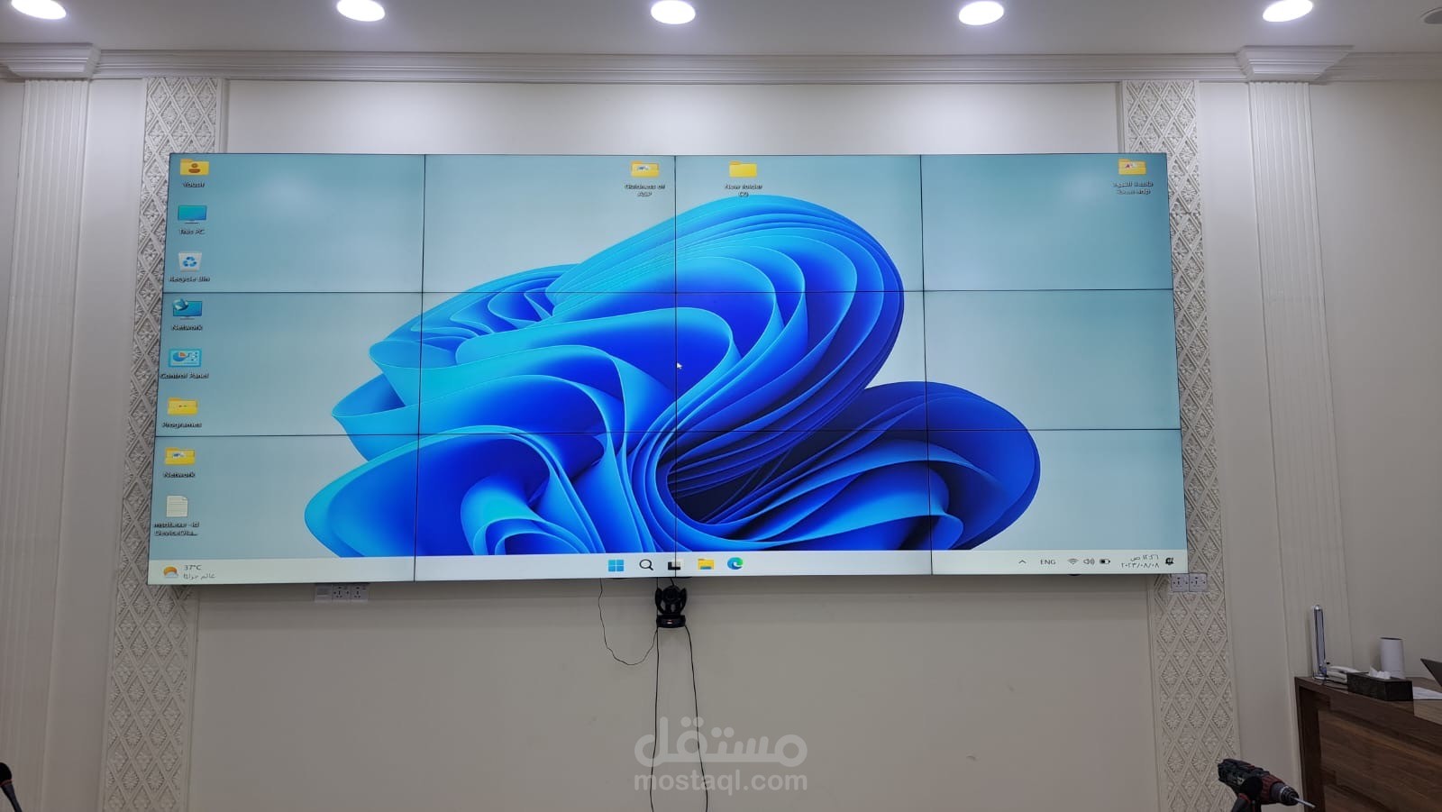 Importing indoor & outdoor advertising displays from international suppliers