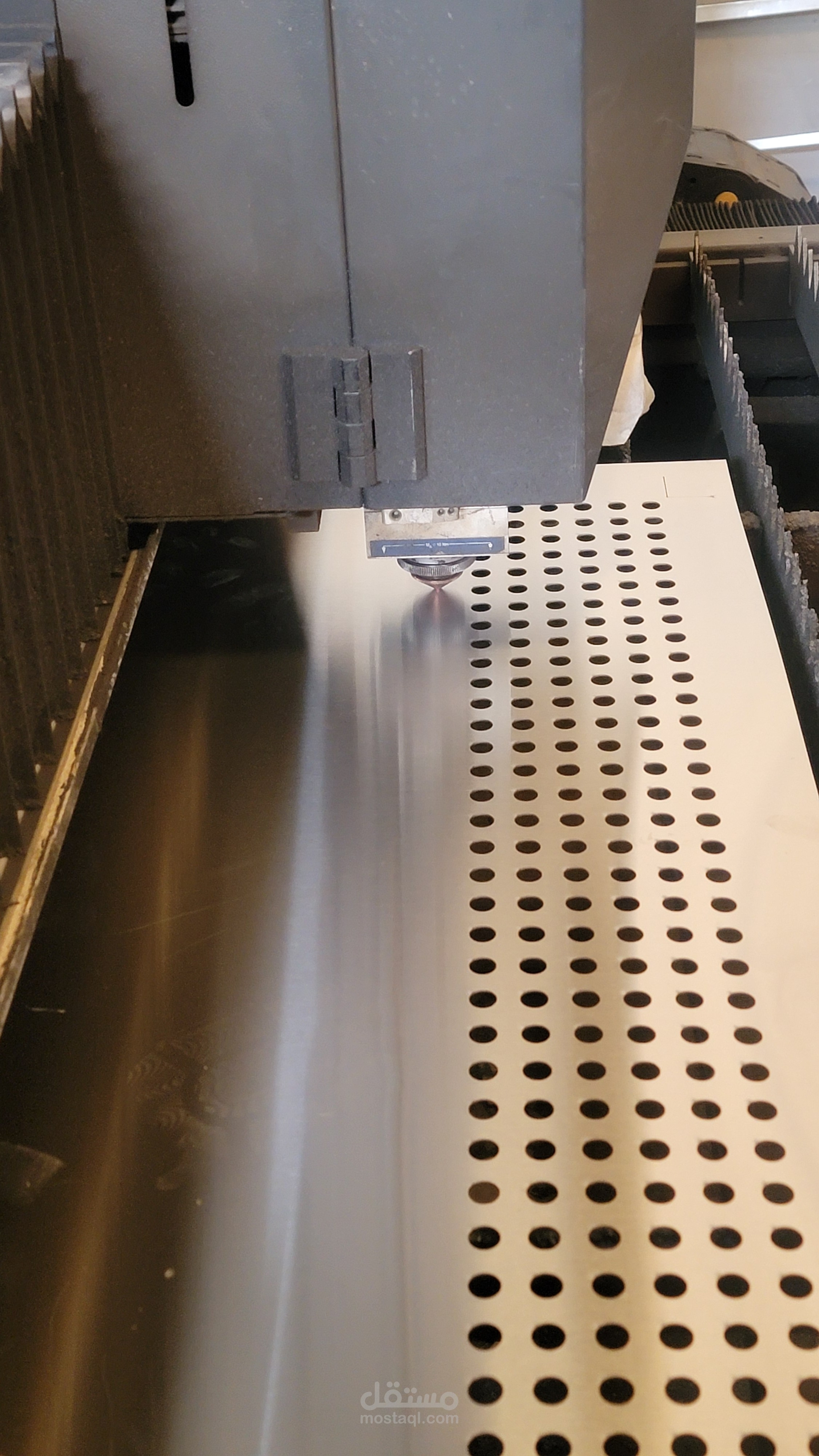 تصميم وقطع باستخدام ليزر CNC