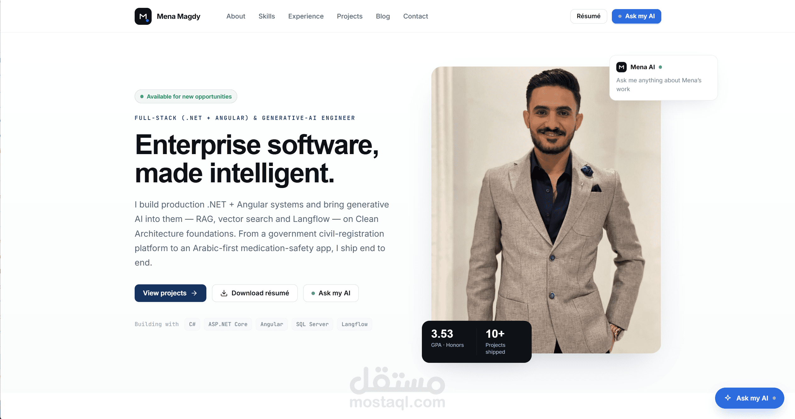 Mena Portfolio - موقع بورتفوليو شخصي بمساعد ذكاء اصطناعي