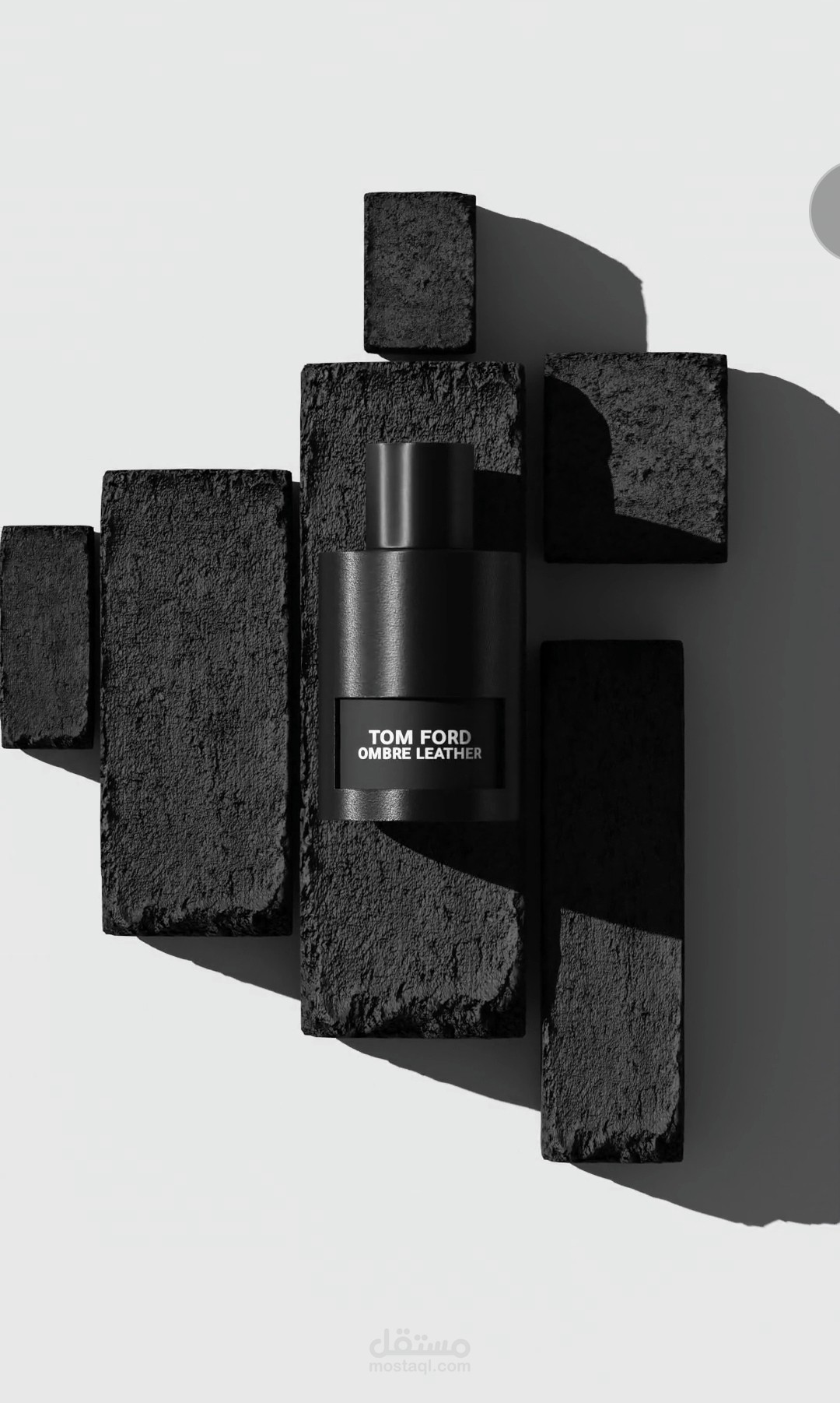 تصميم وإخراج إعلاني واقعي لزجاجة عطر (Product Visualization)