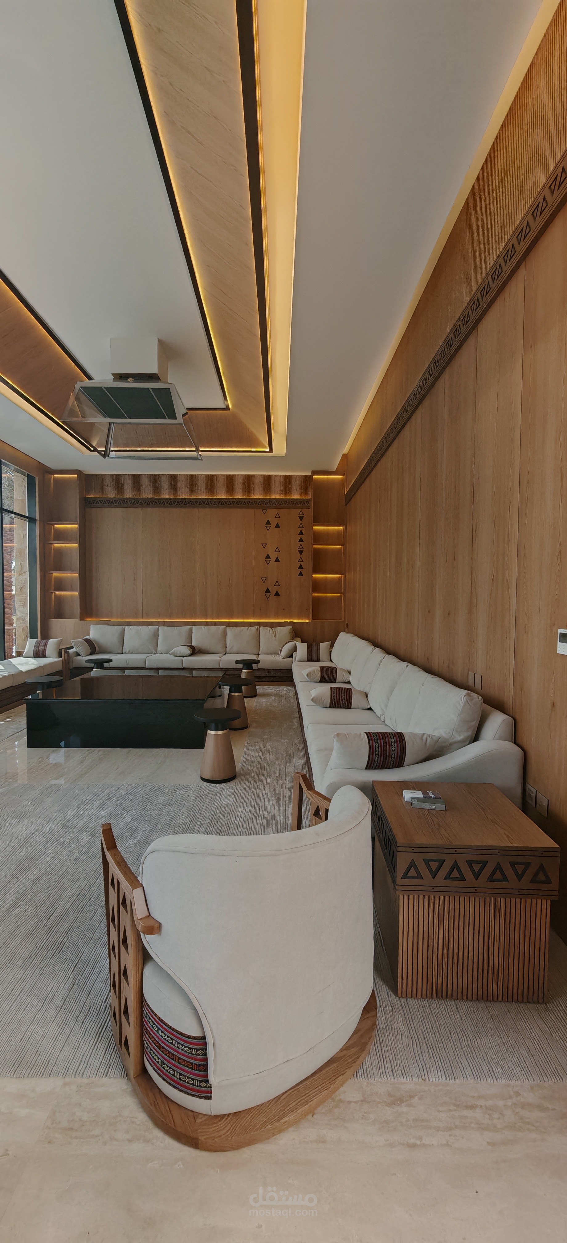 تسعير وتنفيذ واشراف مشاريع تشطيبات داخلية وفق التصاميم المعتمده متنوعه