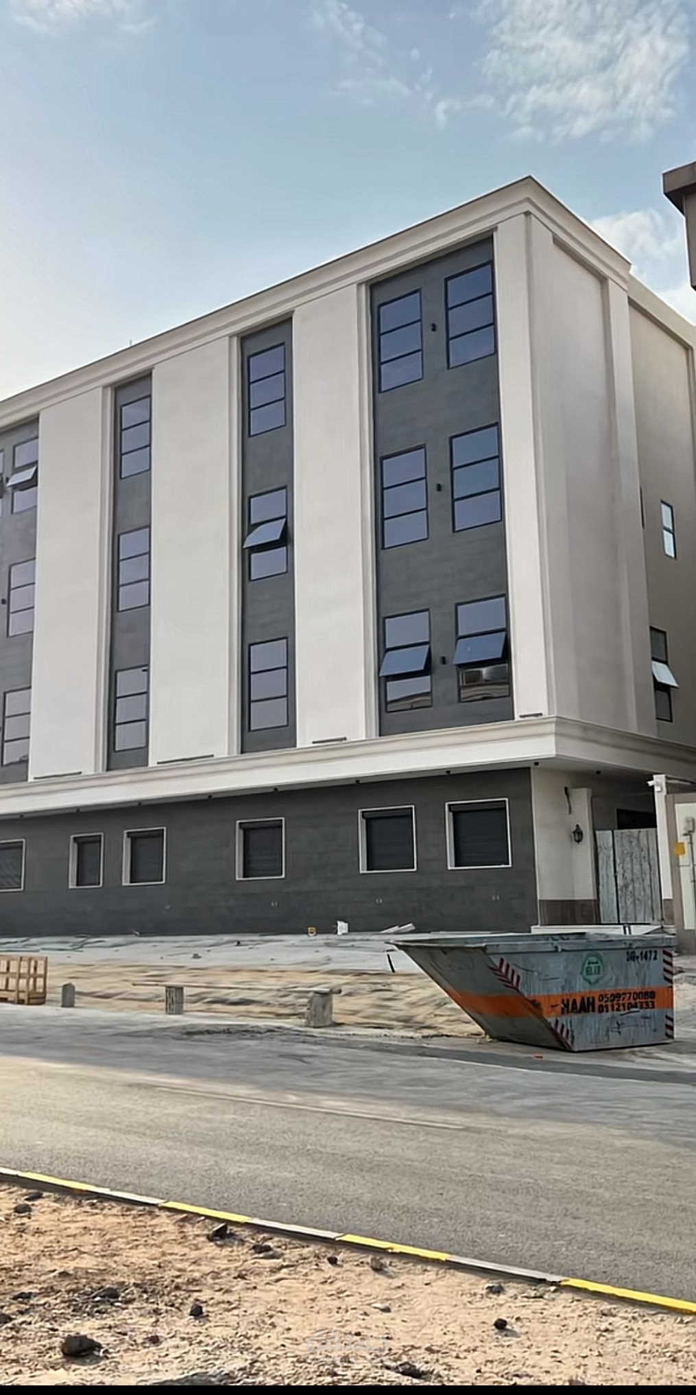 عمارة سكنية بحي المنصورة الرياض
