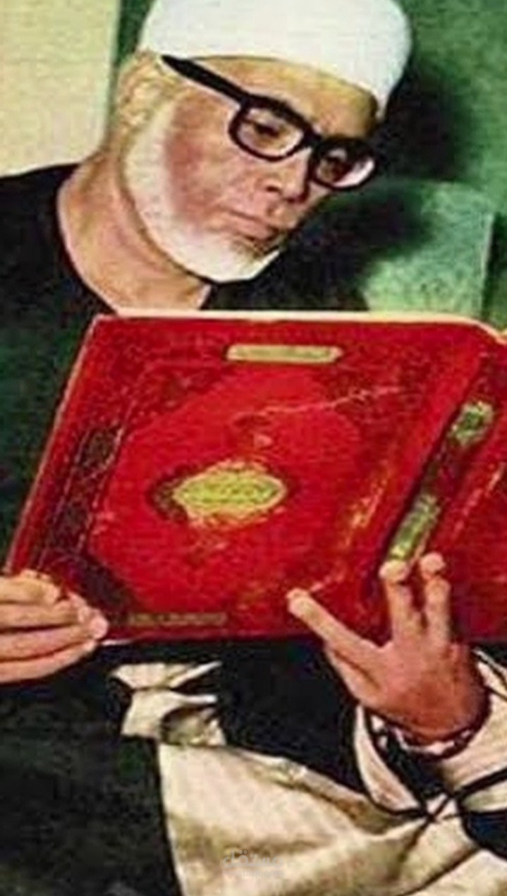 فيديو بصوتي كنت بتكلم في باللغه العربيه باللهجه المصريه عن ازاي الشيخ خليل محمود الحصري اكتشف نسخه مزورة من القران الكريم أثناء الزيارة اللي العراق