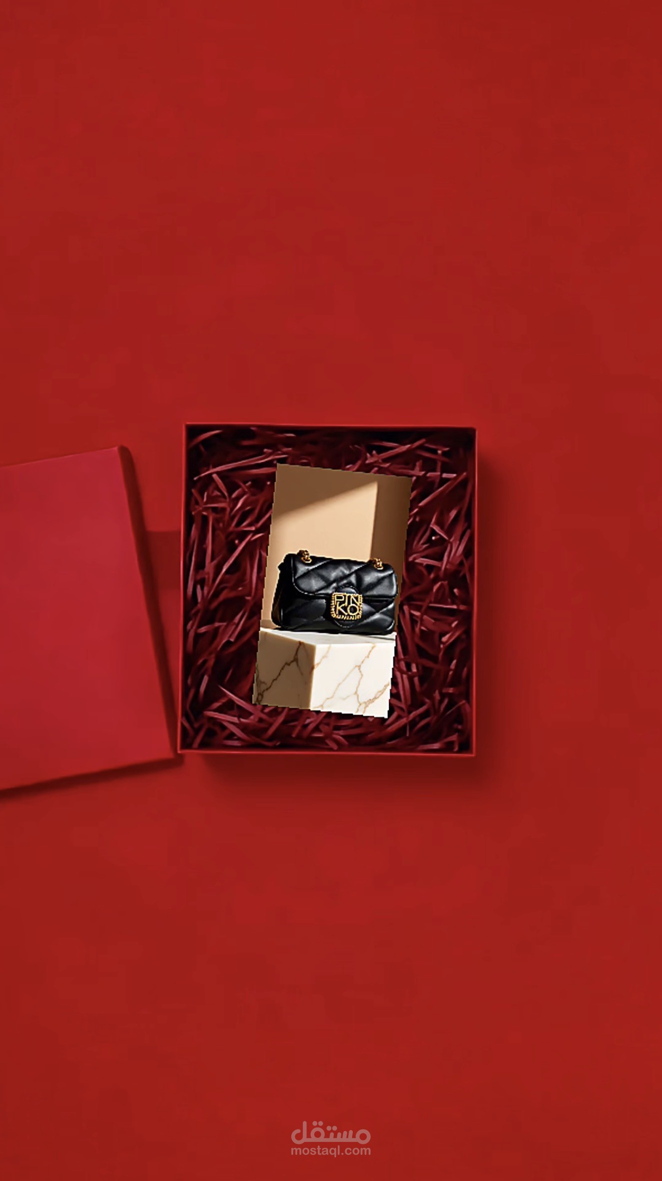 تصميم فيديو احترافي لعرض المنتجات بأسلوب بصري فخم يعكس هوية العلامة التجارية ويبرز تفاصيل المنتج بشكل جذاب.