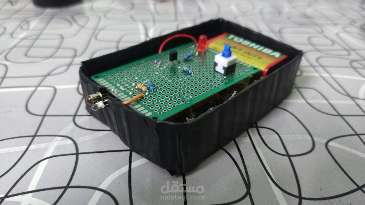 جهاز كشف الحركه بدون استخدام microcontroller مع استخدام phototransistor .
