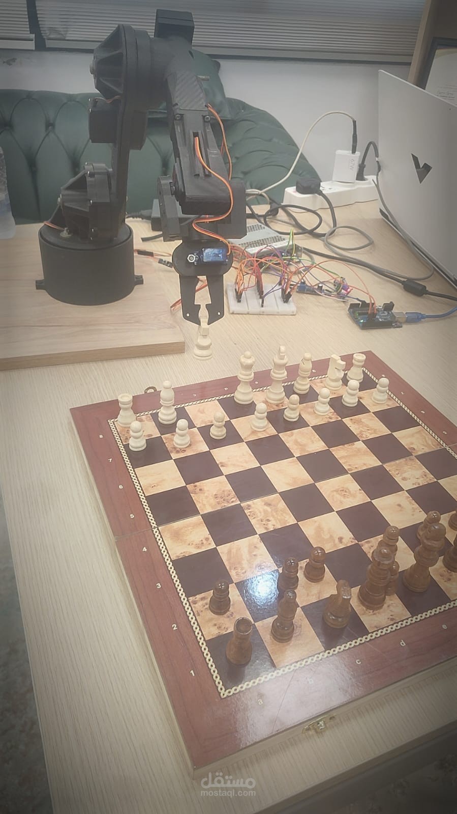 Robotic Arm Chess Player باستخدام Computer Vision وStockfish AI