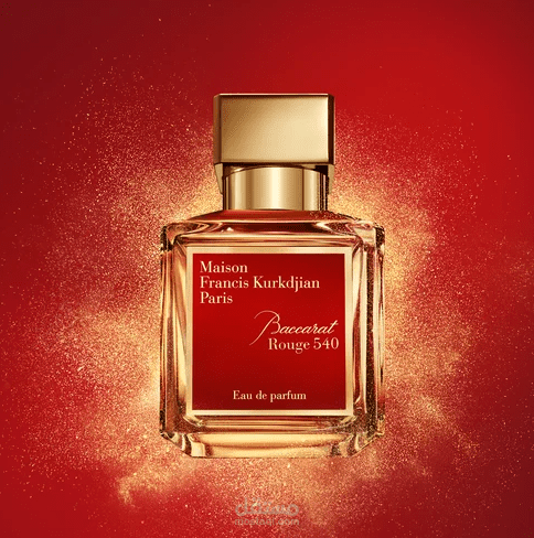 تصميم إعلاني فاخر لعطر Baccarat Rouge 540: تجسيد للأناقة البصرية.