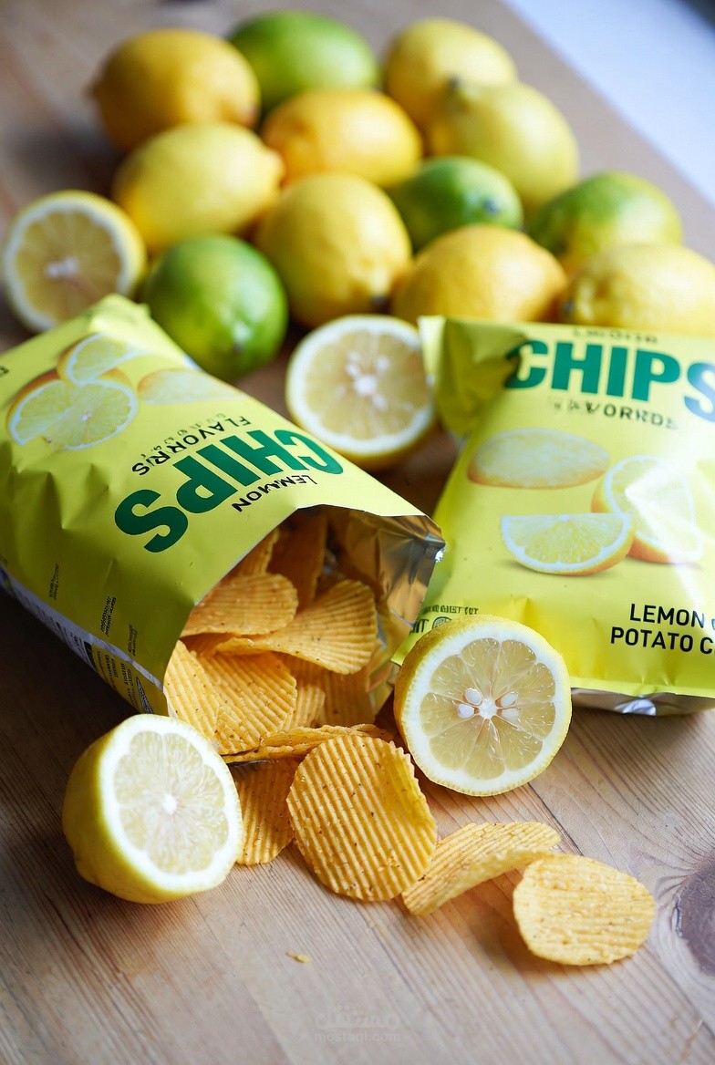 عنوان المشروع: تصوير تجاري إبداعي (Creative Product Photography) لمنتج رقائق البطاطس بنكهة الليمون