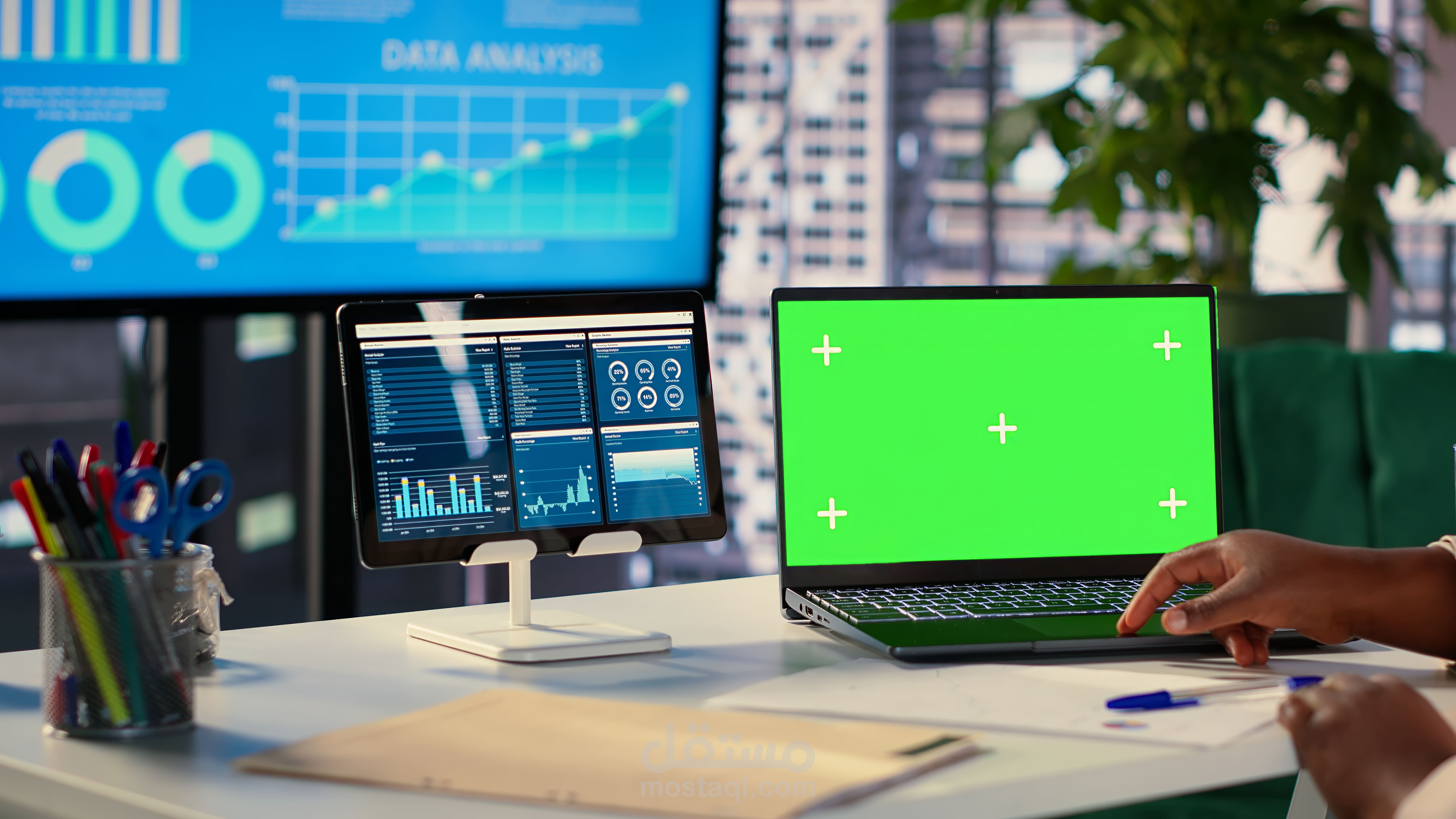 تصميم لوحة تحكم تفاعلية (Dashboard) لتحليل المبيعات والأرباح باستخدام Excel