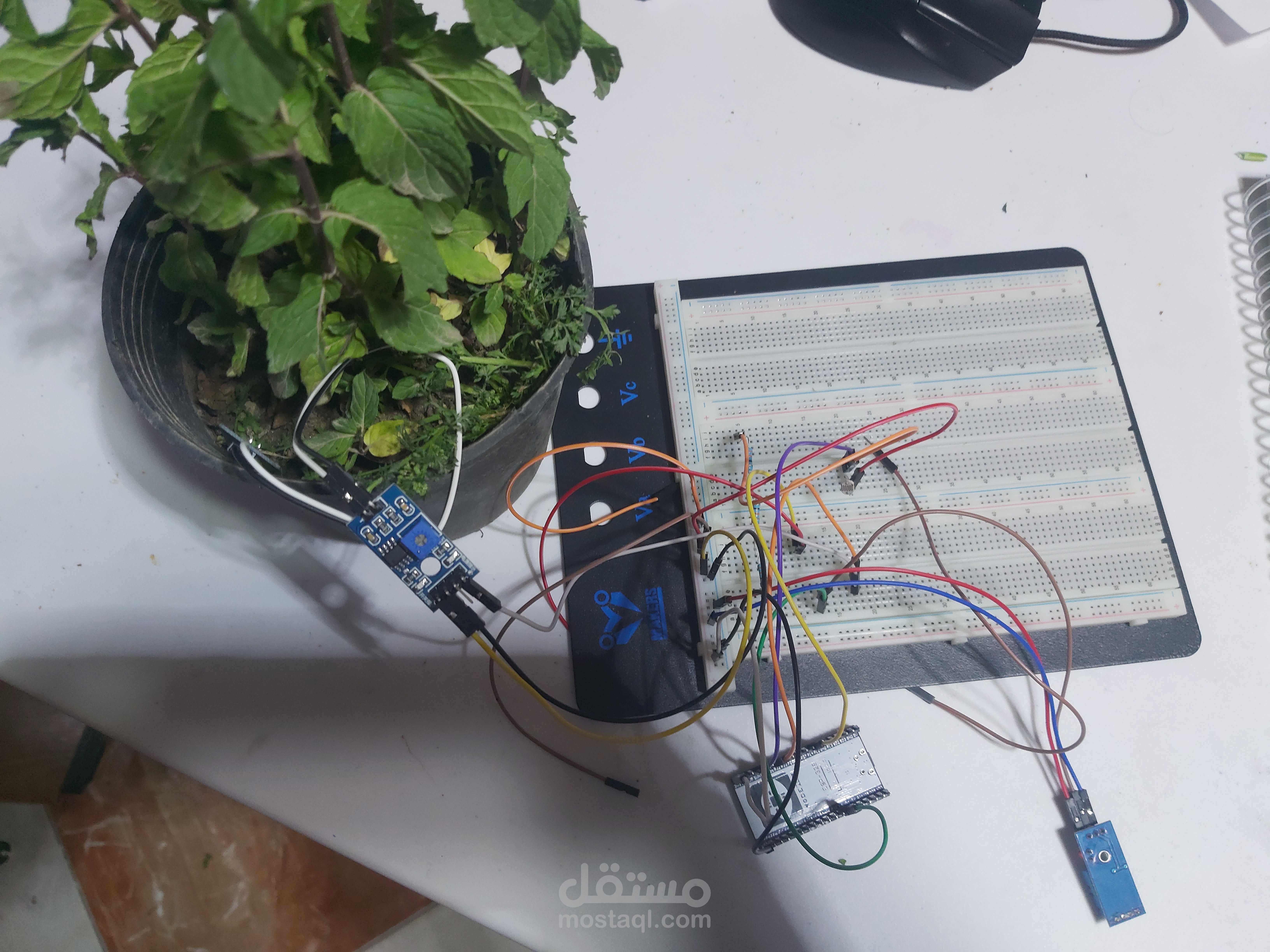 1. نظام الري الزراعي الذكي (Smart Irrigation System - IoT)