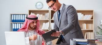 تحرير عقد عمل بين شركة وفريق عمل