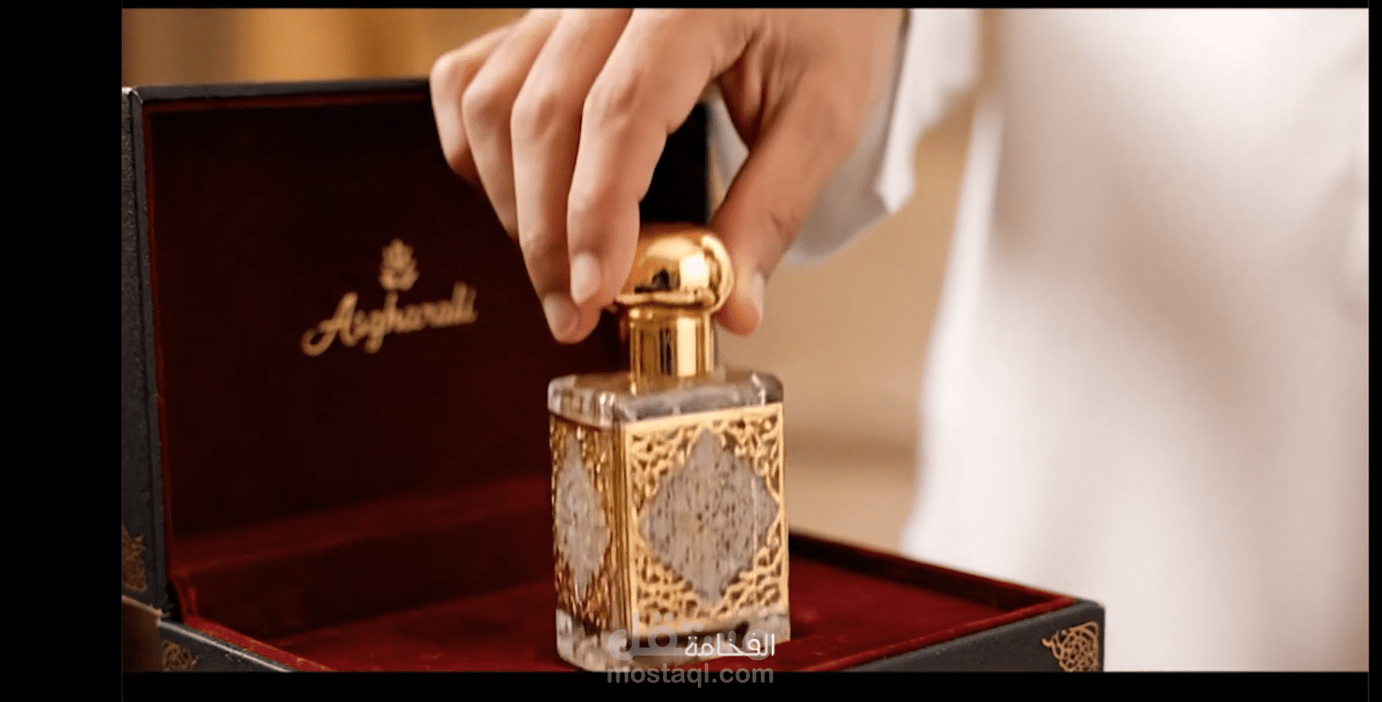 : تصميم ومونتاج إعلان تجاري فاخر لمنتج عطور (Cinematic Promo)