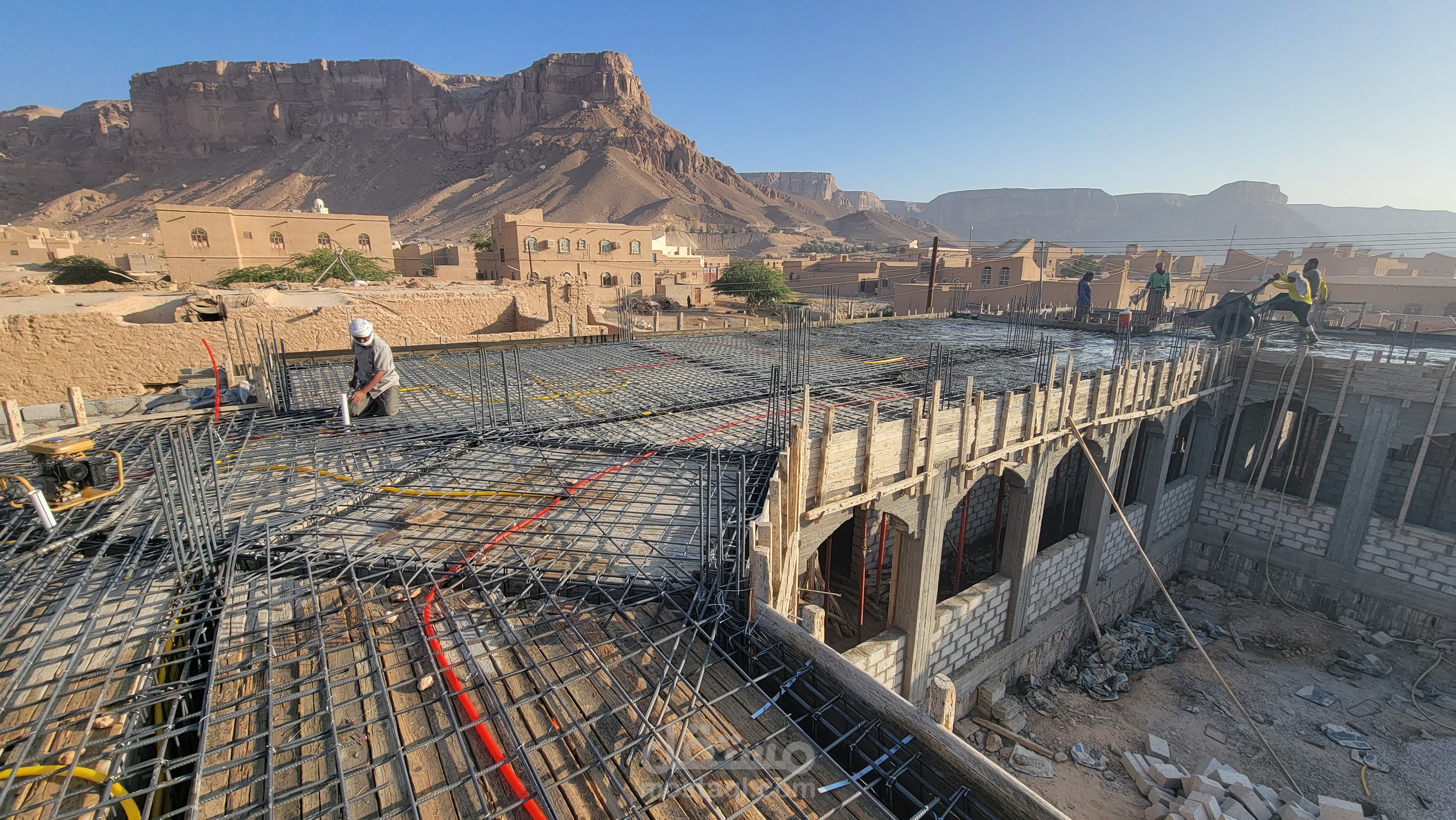 إعداد الدراسات الهندسية وحساب الكميات والإشراف على تنفيذ مشروع تعليمي بوادي وصحراء حضرموت