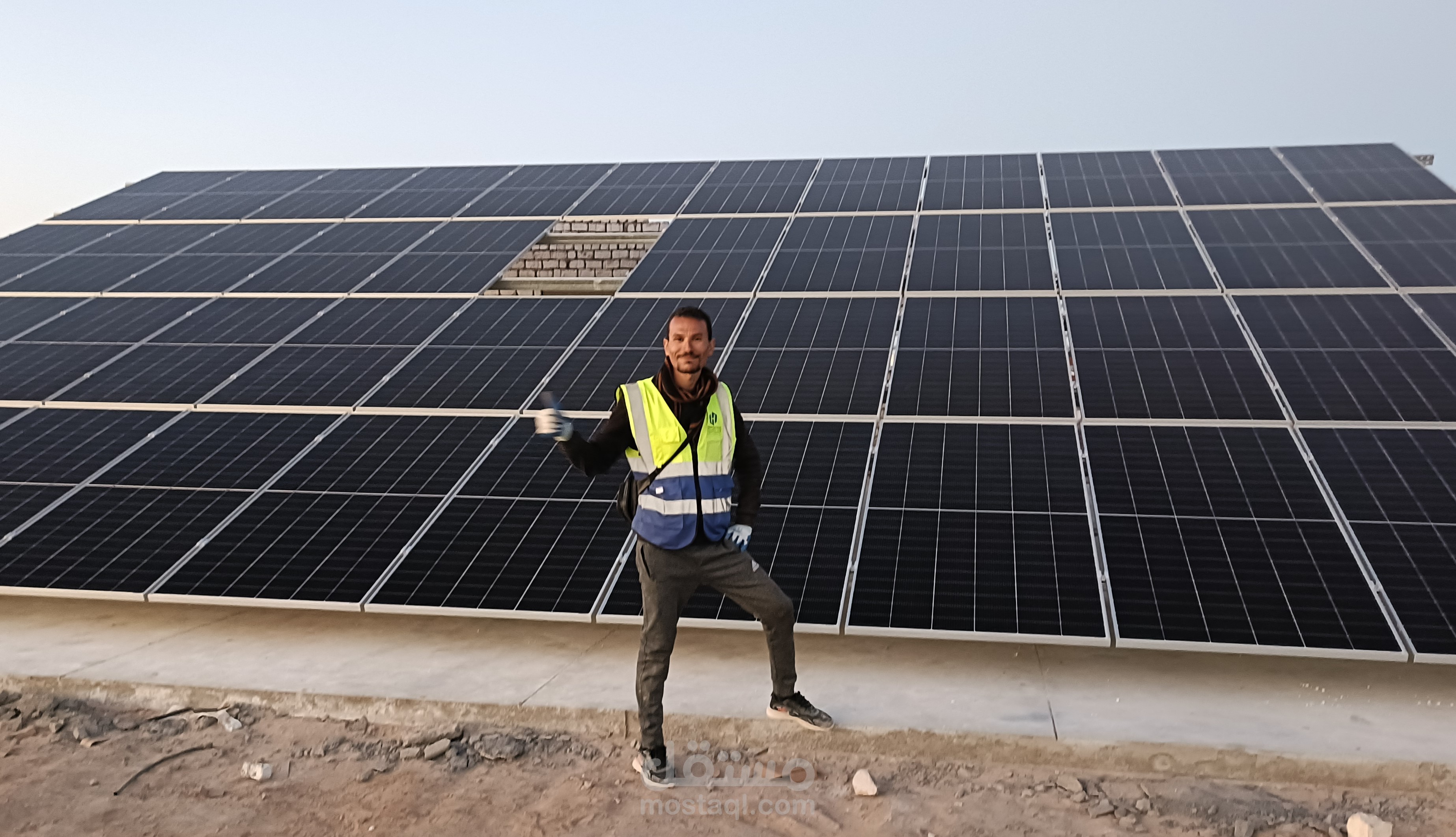 محطة طاقة شمسية لضخ المياه من بئر عميق