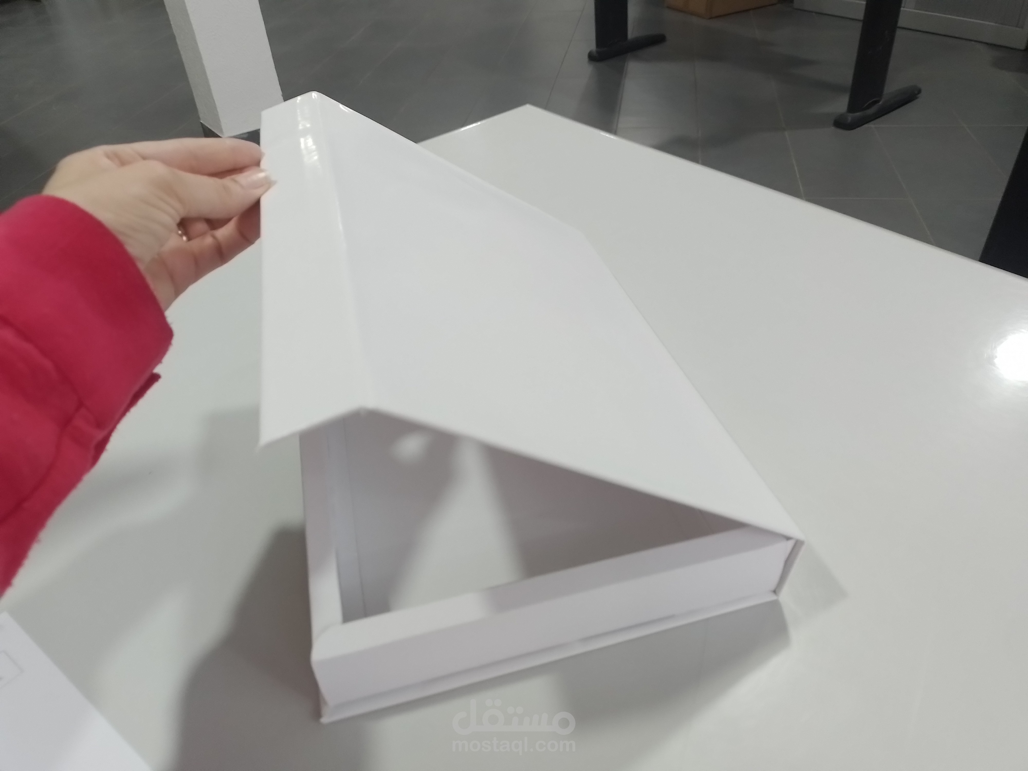 ابتكار علب الهدايا والمنتجات الفاخرة (Rigid Box Design)