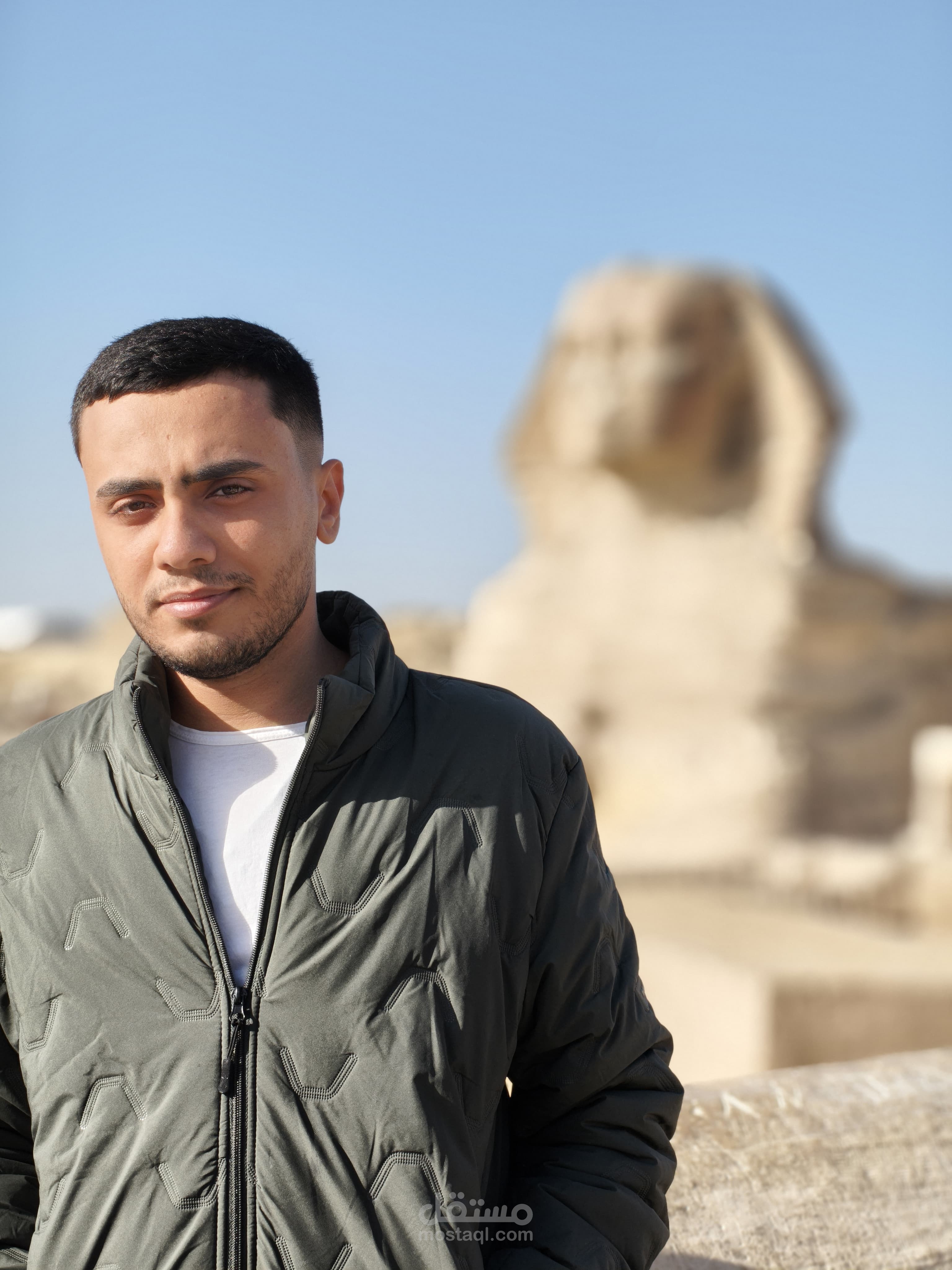 مؤلف قصص قصيرة وكبيرة وكاتب