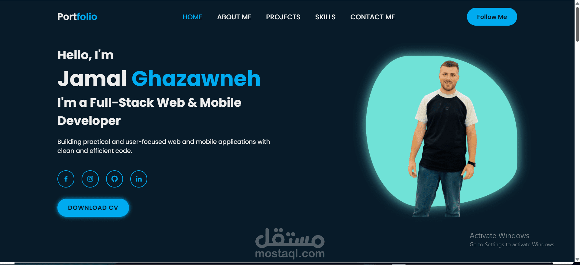تصميم وتطوير معرض أعمال شخصي متكامل (Portfolio) للمطورين.