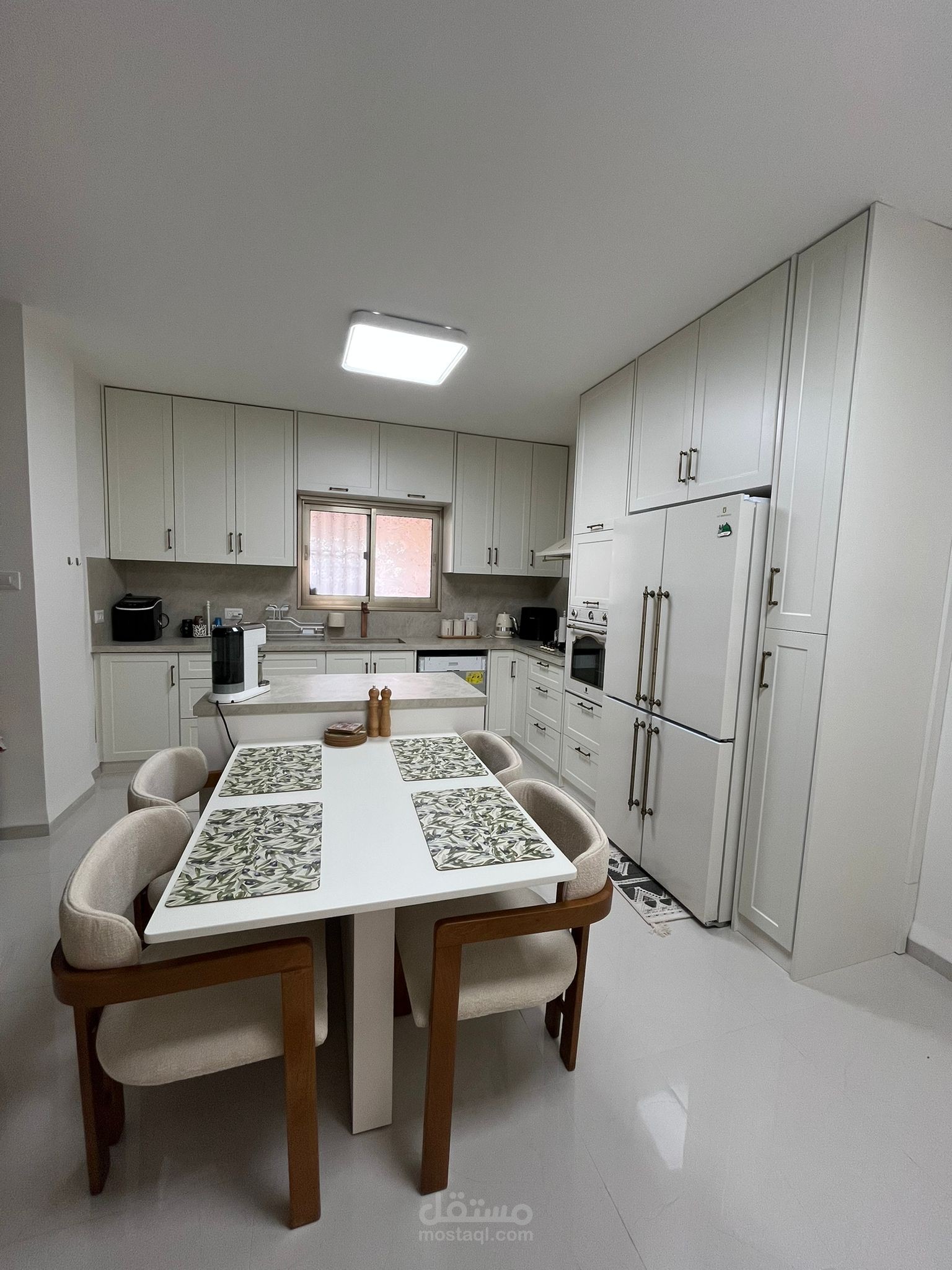 تصميم داخلي لمطبخ بيت على تطبيق سكيتش اب