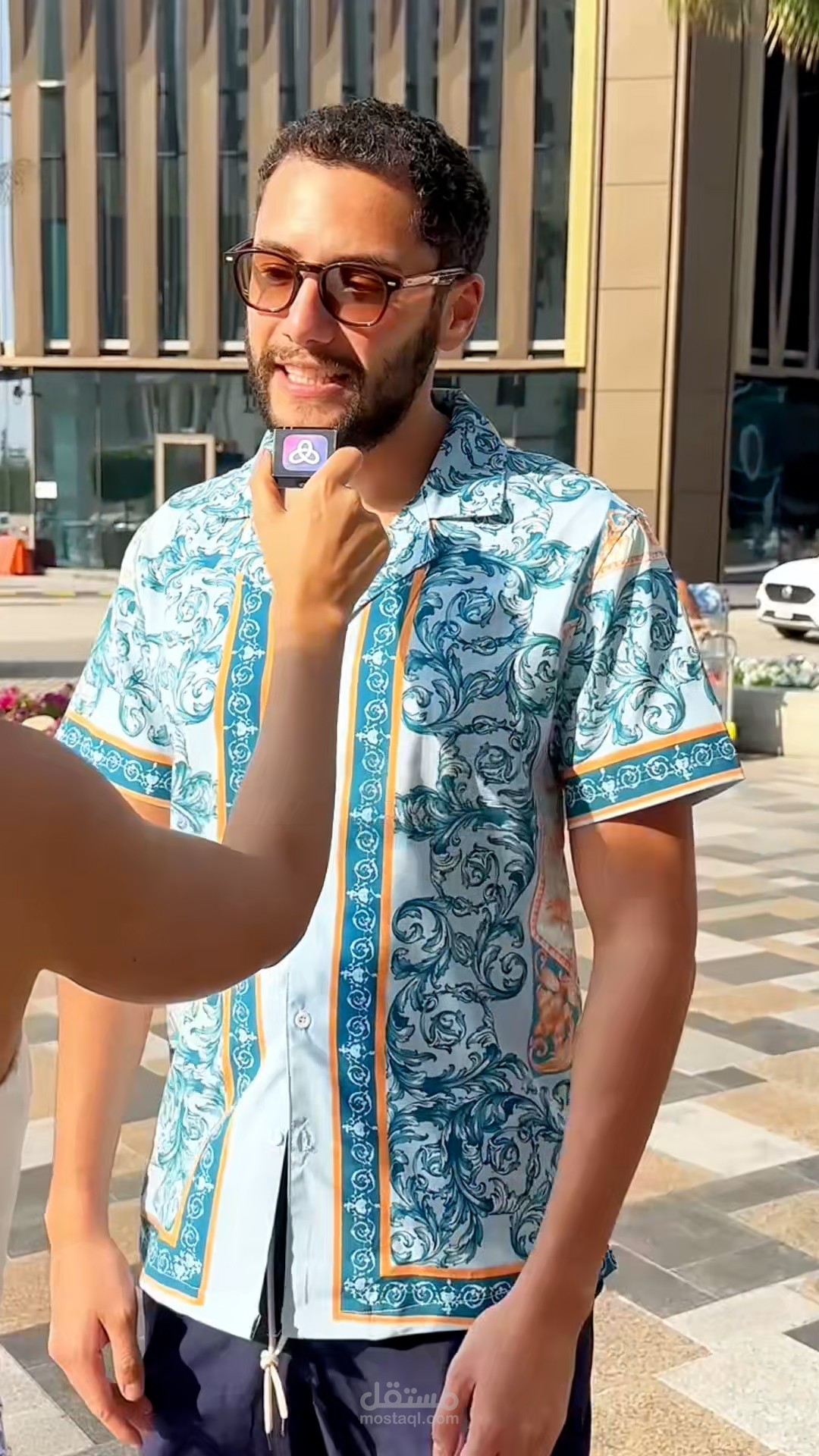 مونتاج فيديو Vox Pop / Street interview من لقطات شارع مع تنظيم الإجابات، إضافة Captions، ترانزشنز، عناصر بصرية ومؤثرات صوتية لإخراج فيديو جذاب.