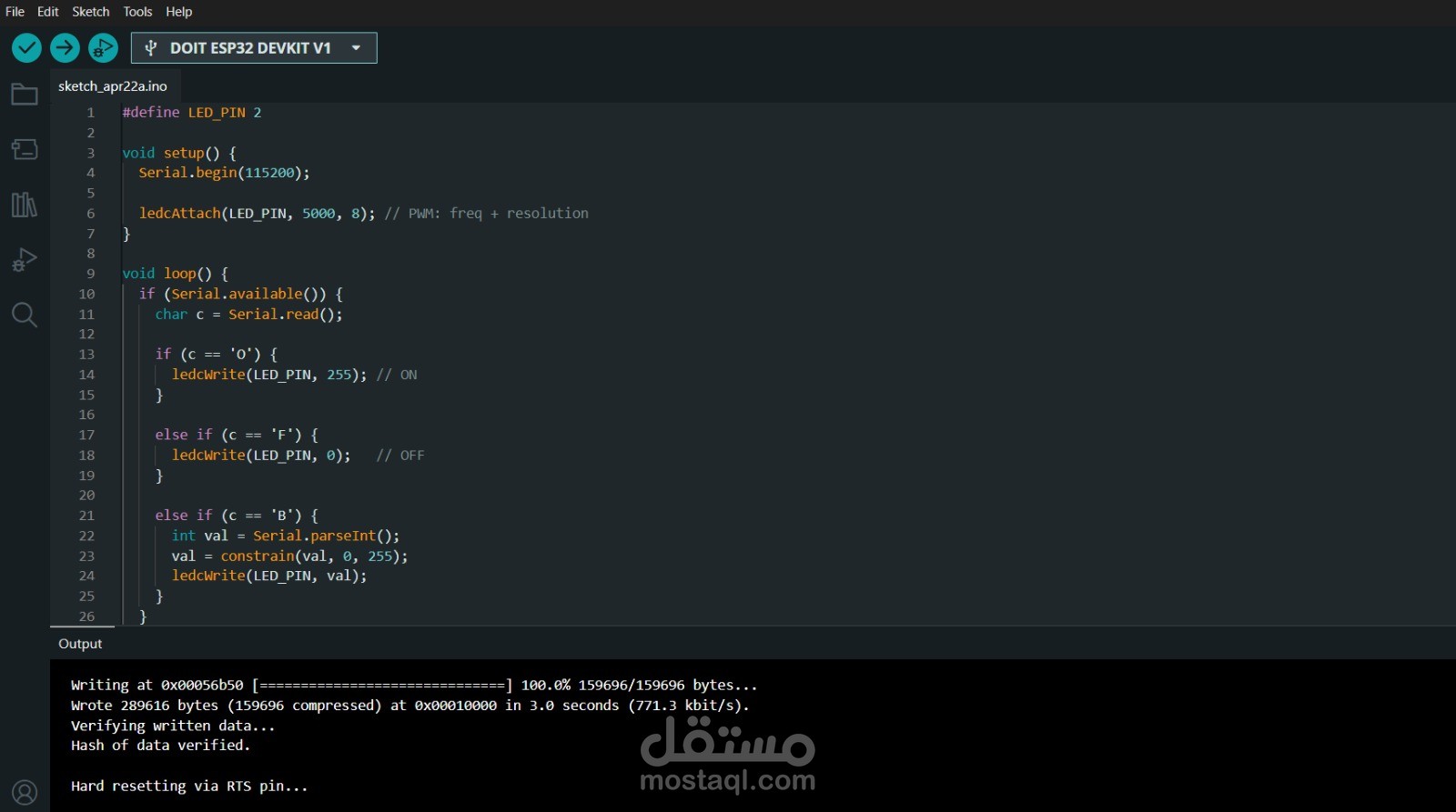 تحكم ذكي في LED باستخدام ESP32 وواجهة Python GUI