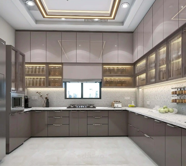 تصميم وتنفيذ مكتب عمل عصري لعميل بمقاس 120×60×75 سم.  سطح خشبي مع أرجل معدنية بيضاء. تم عمل الموديلينج 3D ببرنامج SketchUp  مع مراعاة المقاسات العملية والتصميم البسيط.