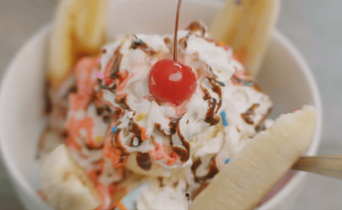 banana split & cookie sandwich recipe