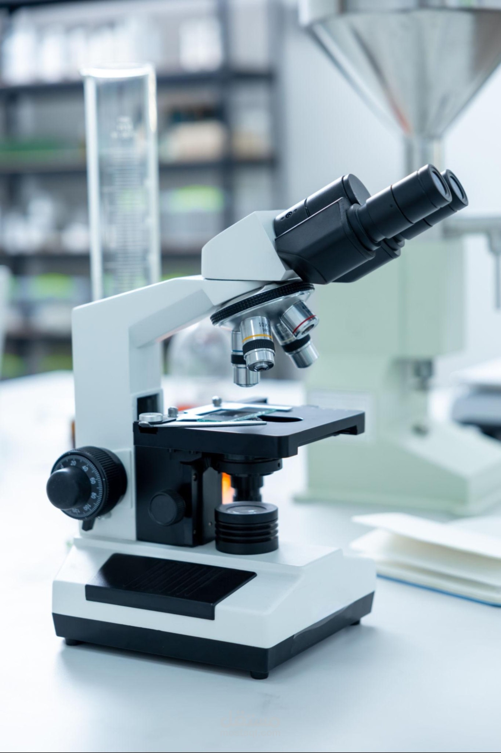 تقرير تقني شامل في جهاز Light Microscope
