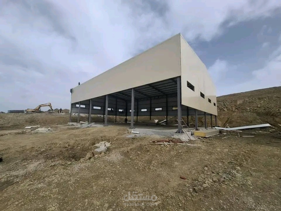 تصميم وتركيب هيكل حديدي لمستودع (هنجر)