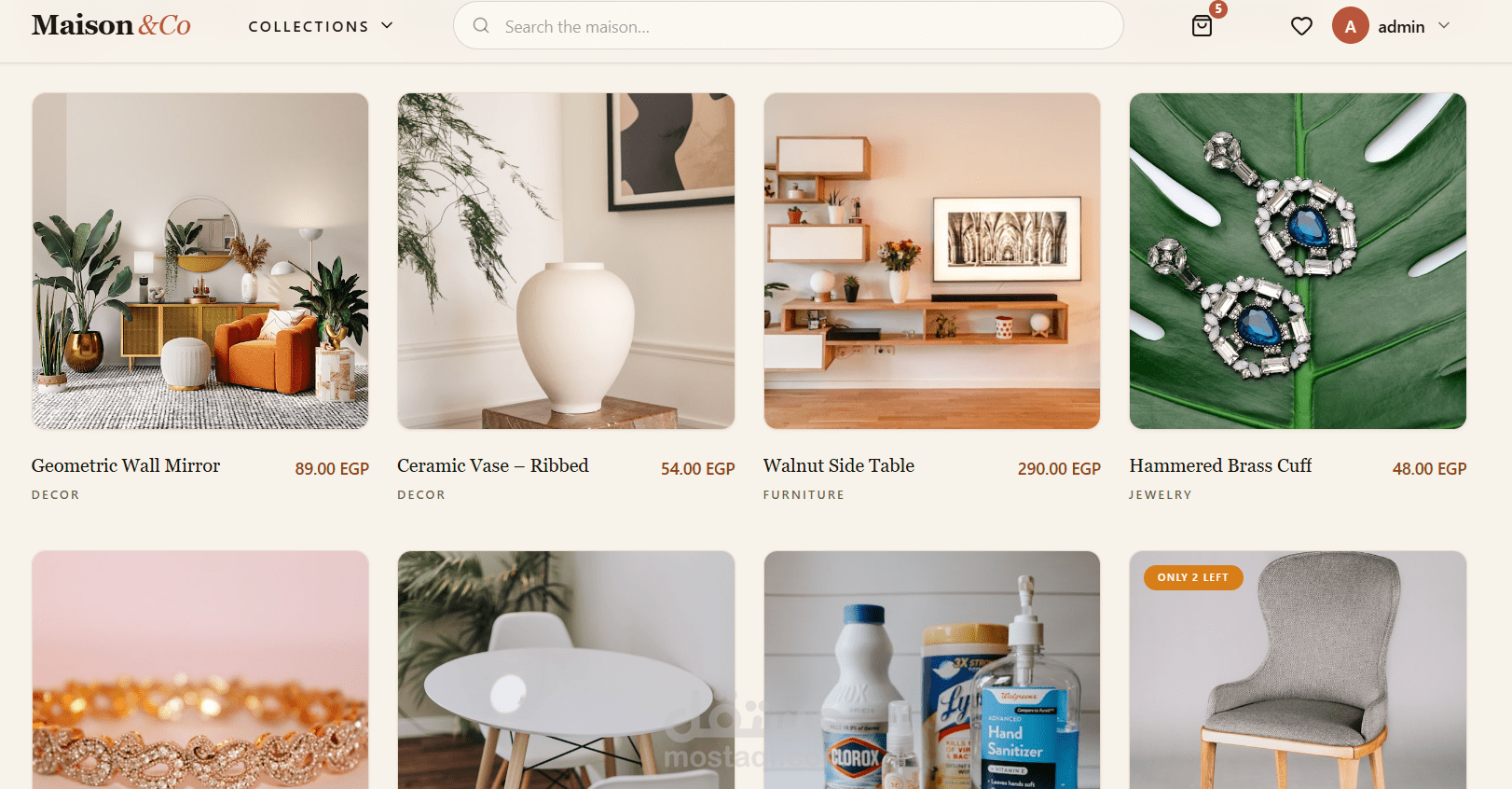 Ecommerce موقع علي الانترنت لبيع المنتجات ويشمل لوحه تحكم كامله للموقع و كوبونات خصم