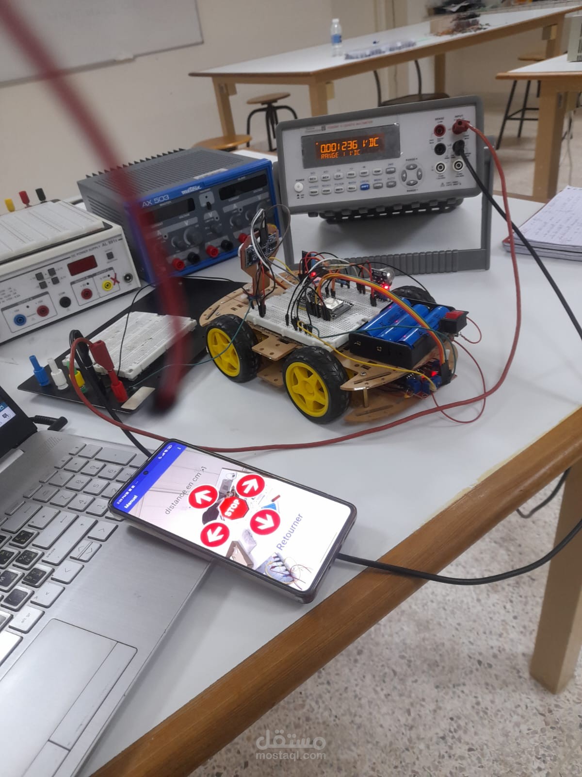 تصميم وتطوير سيارة ذكية تعتمد على إنترنت الأشياء (IoT) باستخدام ESP32