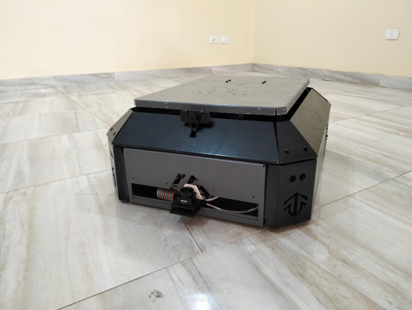 Autonomous mobile robot assisted for material transportation