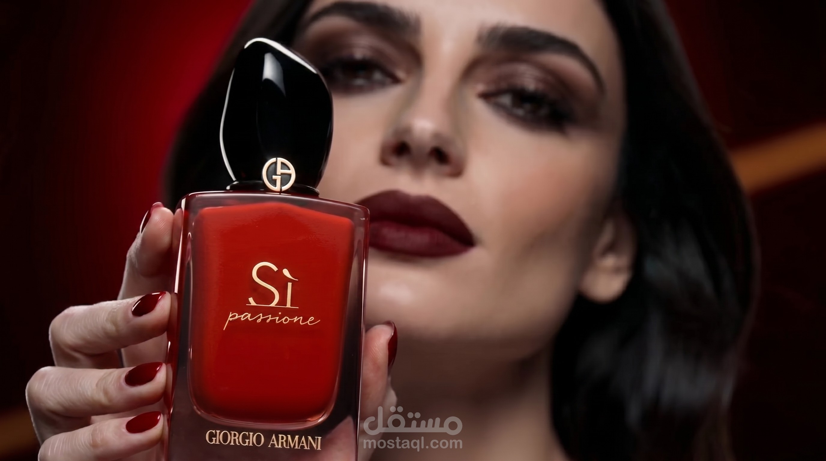 تصميم فيديو إعلاني سينمائي ثلاثي الأبعاد لعطر فاخر (CGI Perfume Commercial)