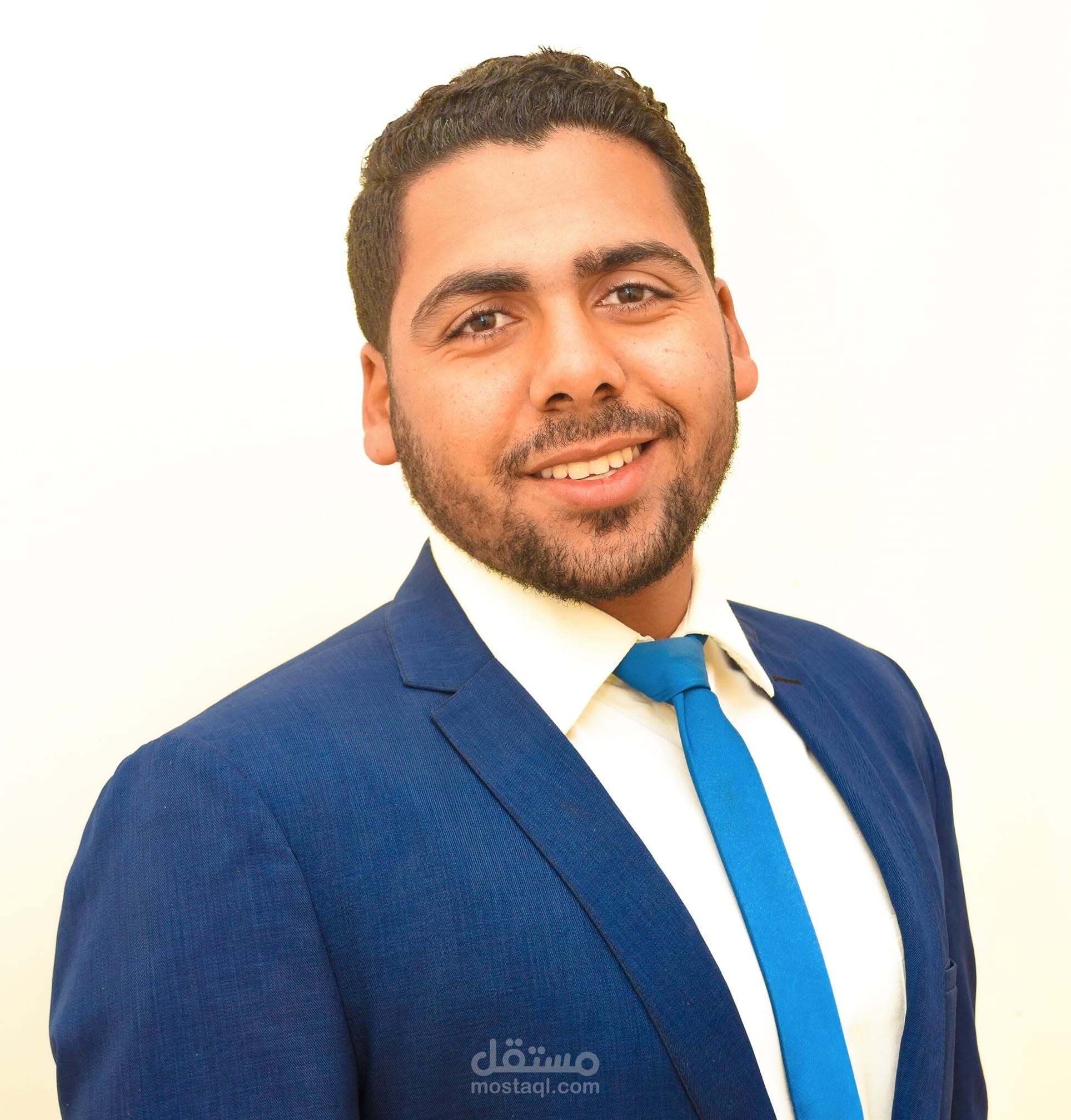 محرر رياضي محترف متخصص في تغطية وتحليل الأخبار الرياضية وصناعة المحتوى الرقمي الاحترافي
