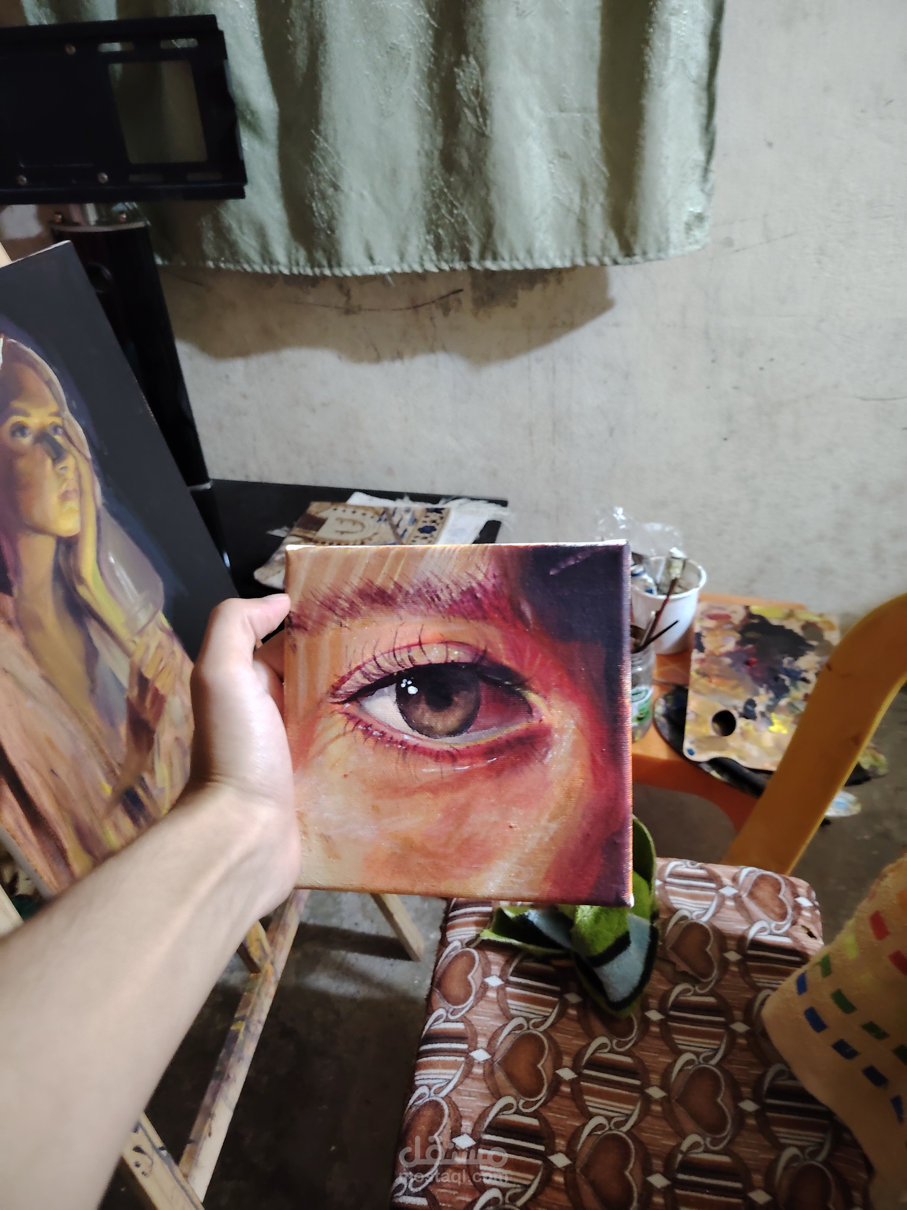 طلب رسم لوحة صغيرة للعيون