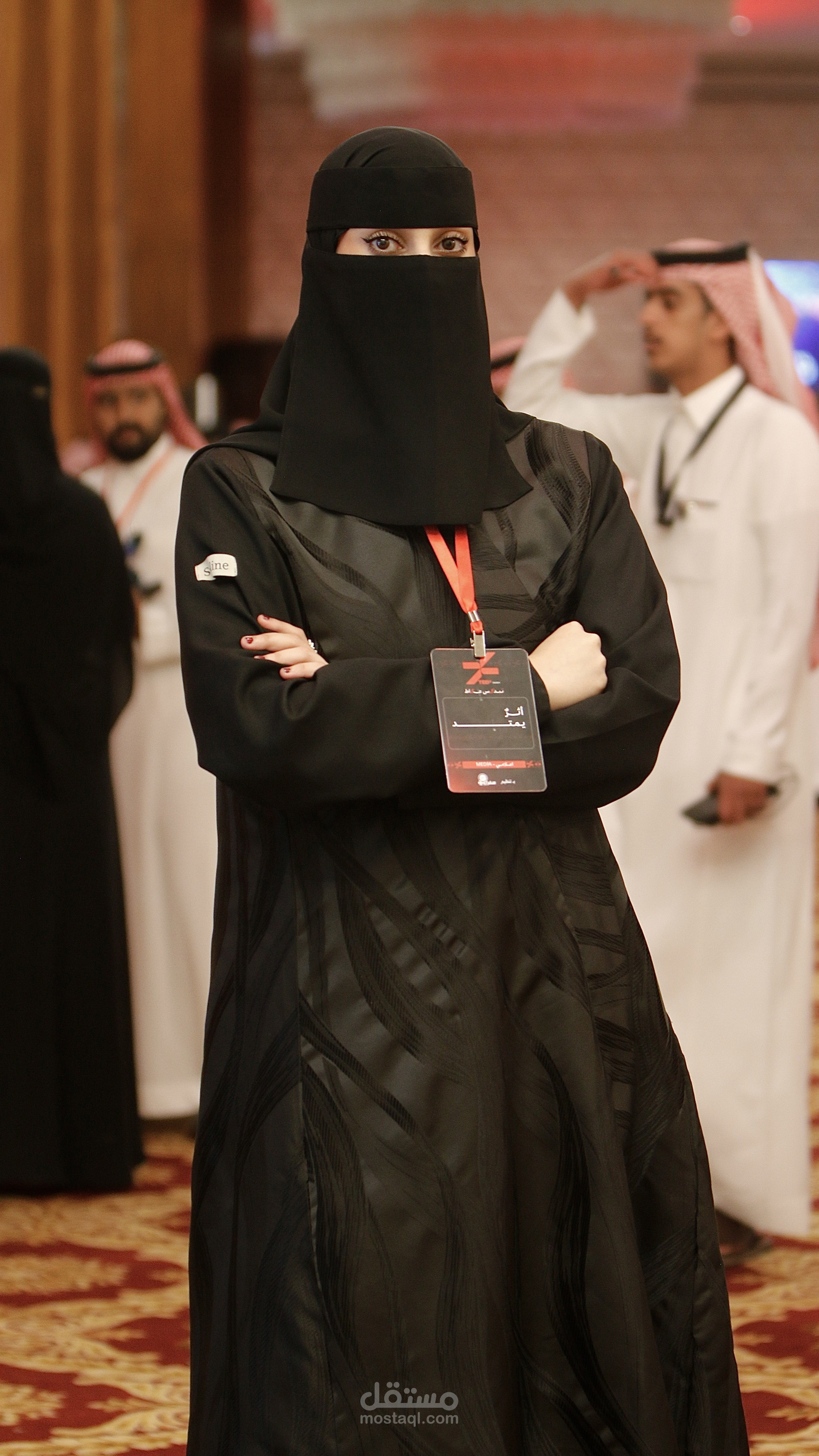 تصميم احترافي فيديو او صور ببرامج احترافية التصميم الموجود تصميم لشركة تسويق وايضاً تصويري