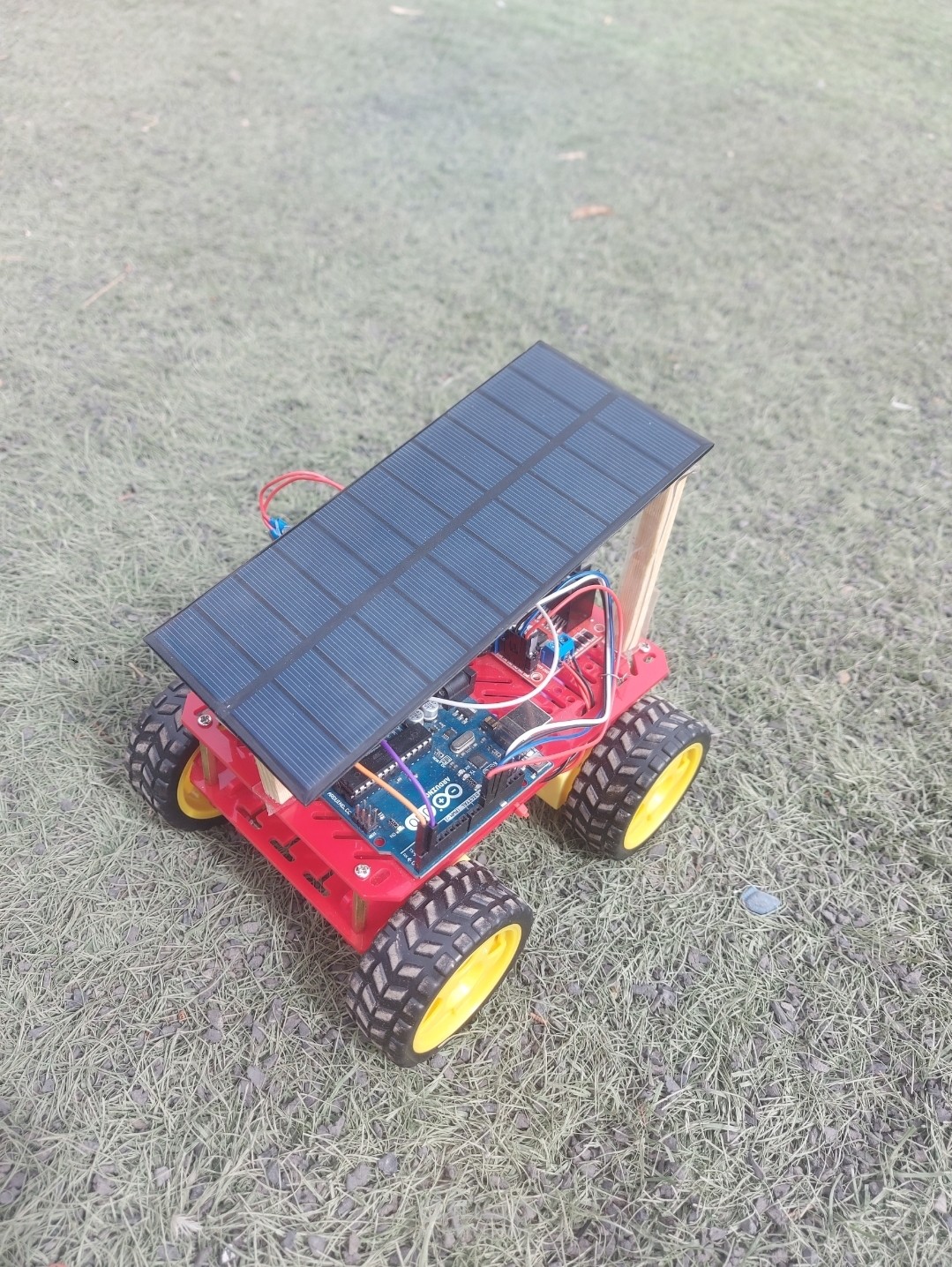 تصميم وبرمجة عربات روبوتية ذكية وتحكم عن بعد (Arduino & Embedded Systems)