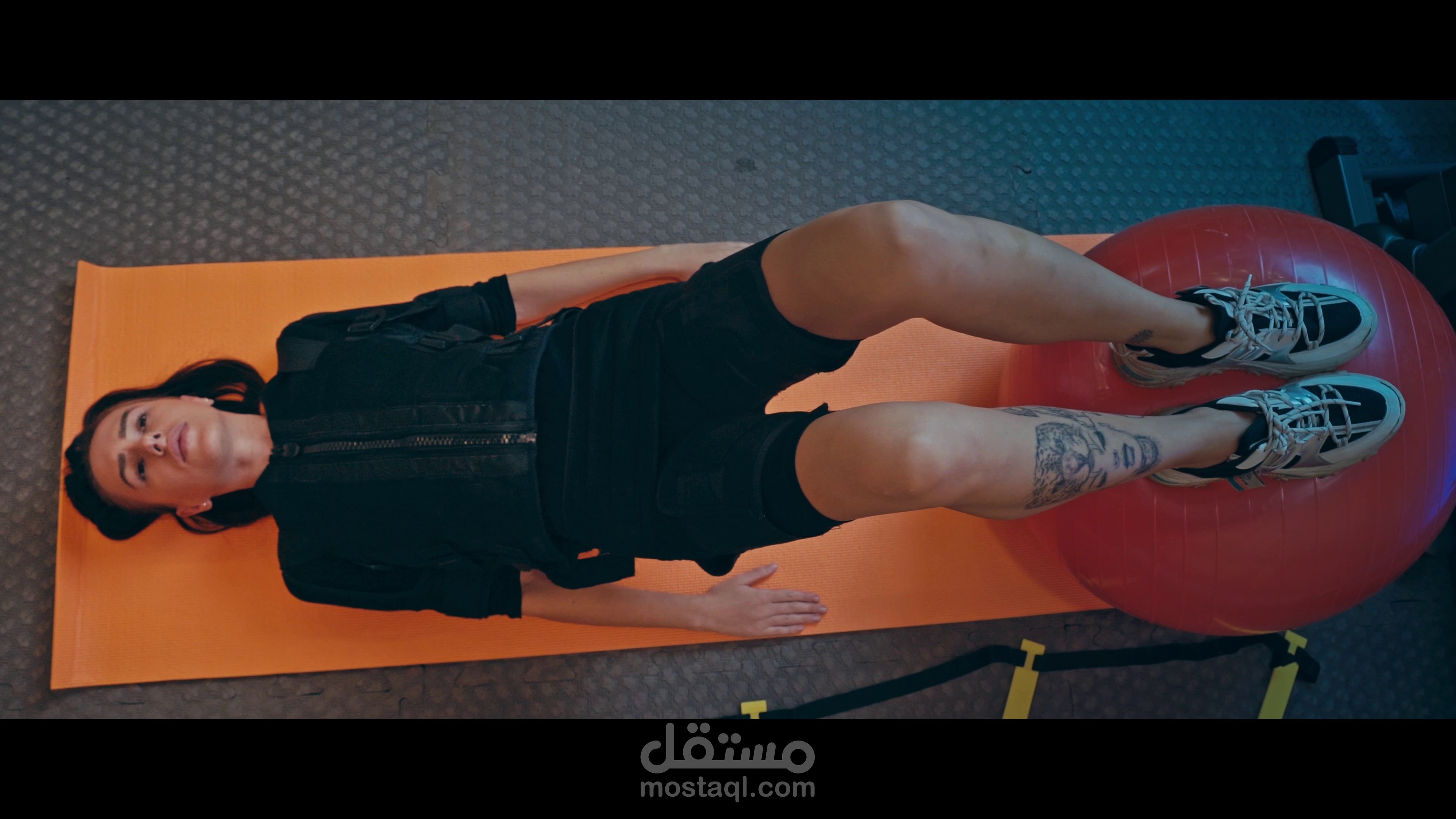 اعلان لعياده تجميل