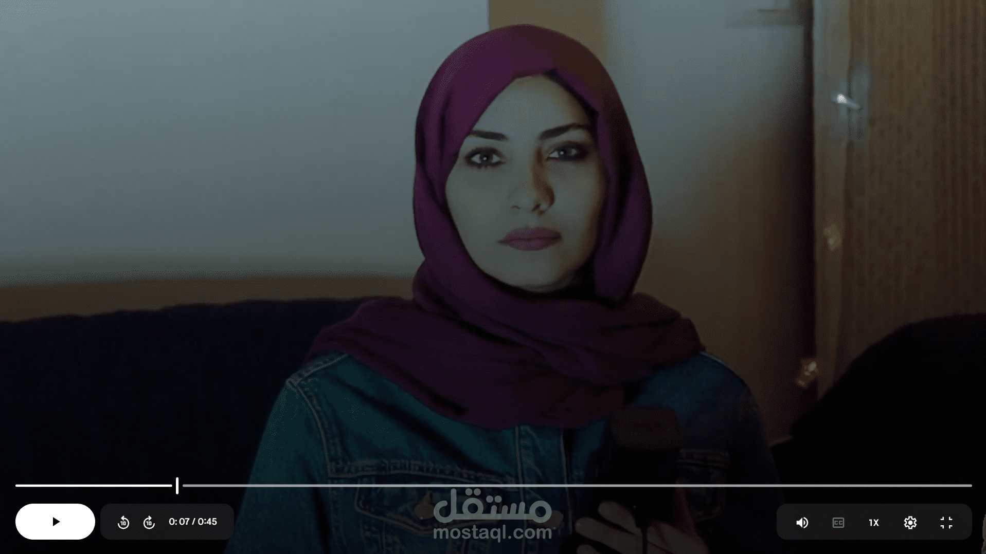 تسجيل وتقديم فيديوهات احترافية بلهجات عربية مختلفة (مصرية، سعودية، فصحى)