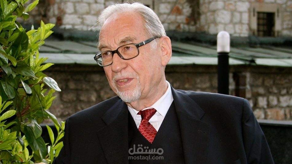 السفير الالماني الذي اختار الإسلام ... تعرف على قصة مراد هوفمان