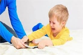 كيف تتعاملين مع استخدام طفلك للموبايل؟