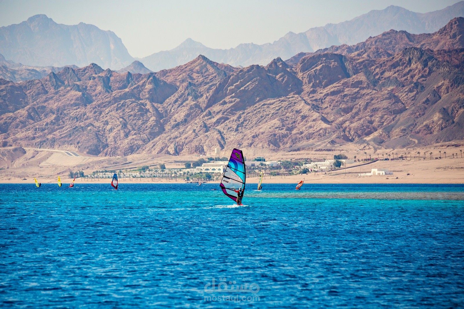 "تخطيط مسار الرحلة وتجربة سياحية إلى دهب"