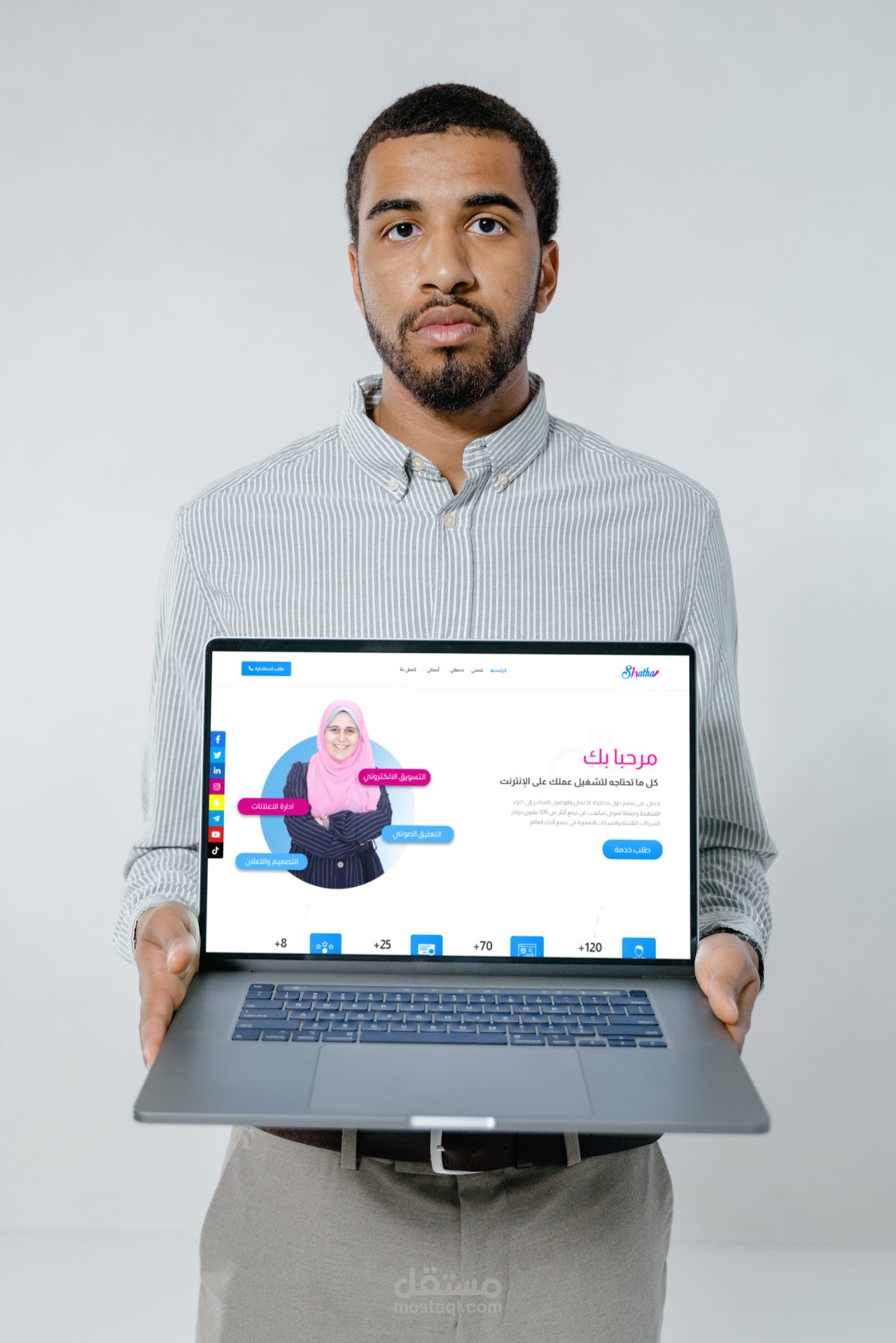 موقع تعريفي ل متخصص بالتسويق الإلكتروني