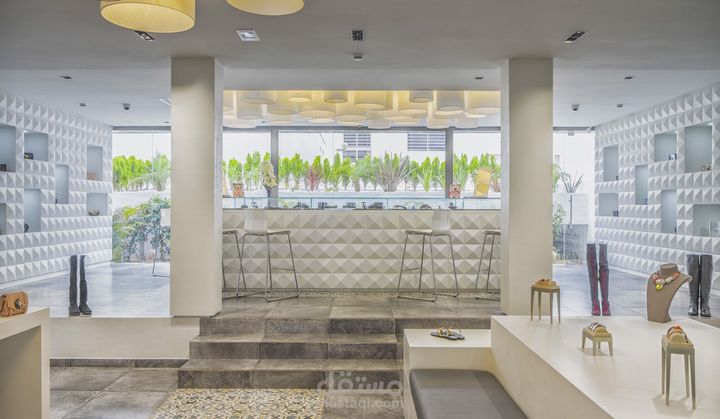 متجر لبيع الملابس الجاهزة والاكسسوارات الراقية للسيدات