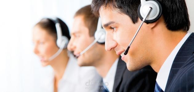 موظف خدمة عملاء باللغتين العربية والإنجليزية