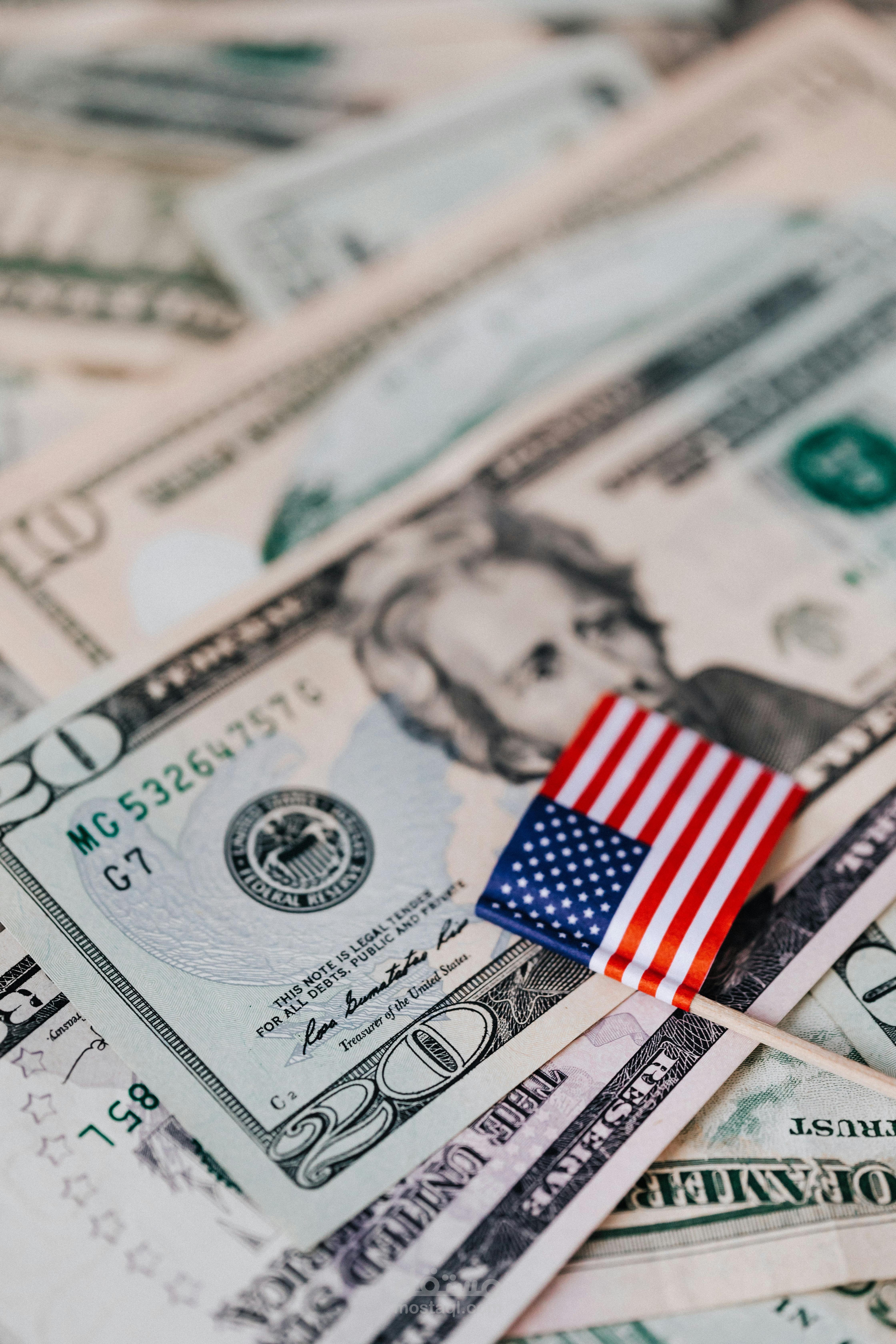 مقال: كيف أصبح الدولار سيداً؟ حكاية معيار الذهب