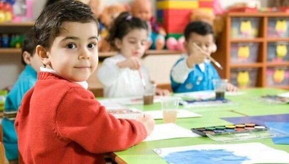 صياغة إعلان لمدرسة أطفال