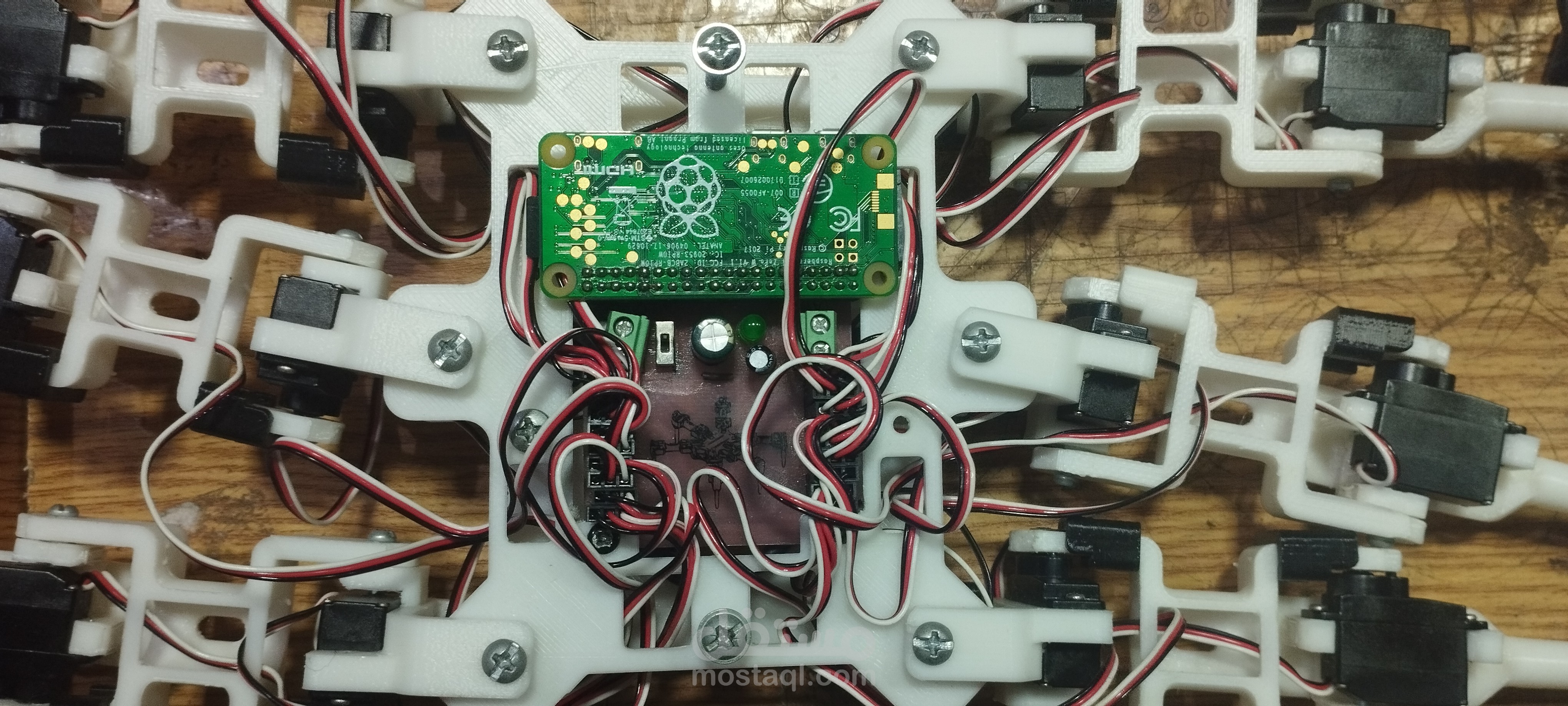 PCB التحكم في 32 سيرفو || Raspberry Pi Zero